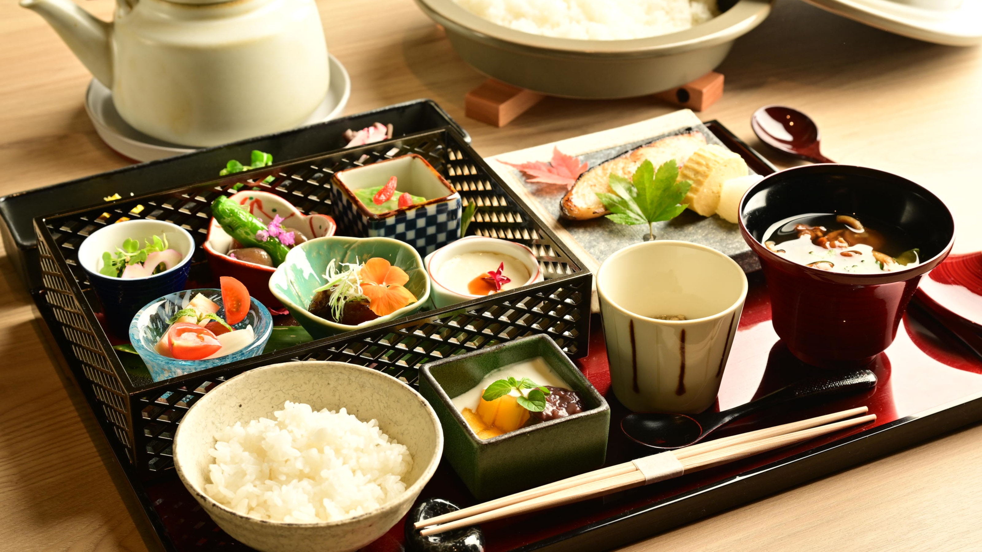 Breakfast: "Kusatsu Box Lunch Example"