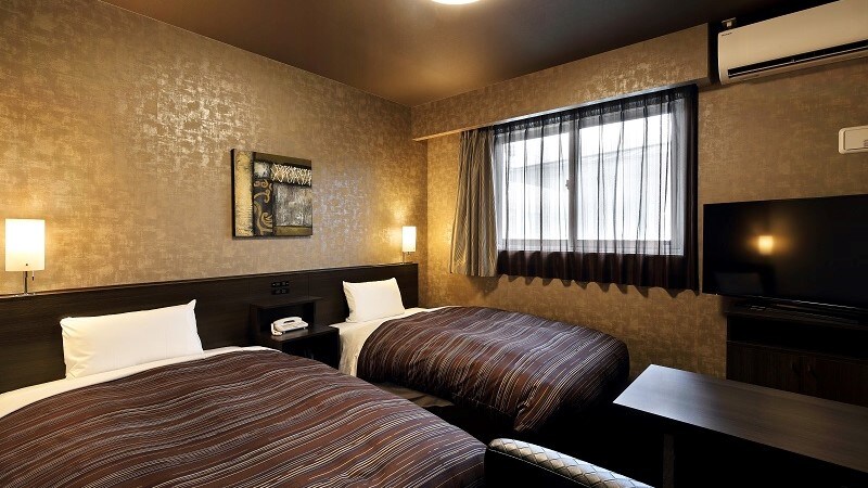 Twin room: 110cm x 200cm, 2 beds
