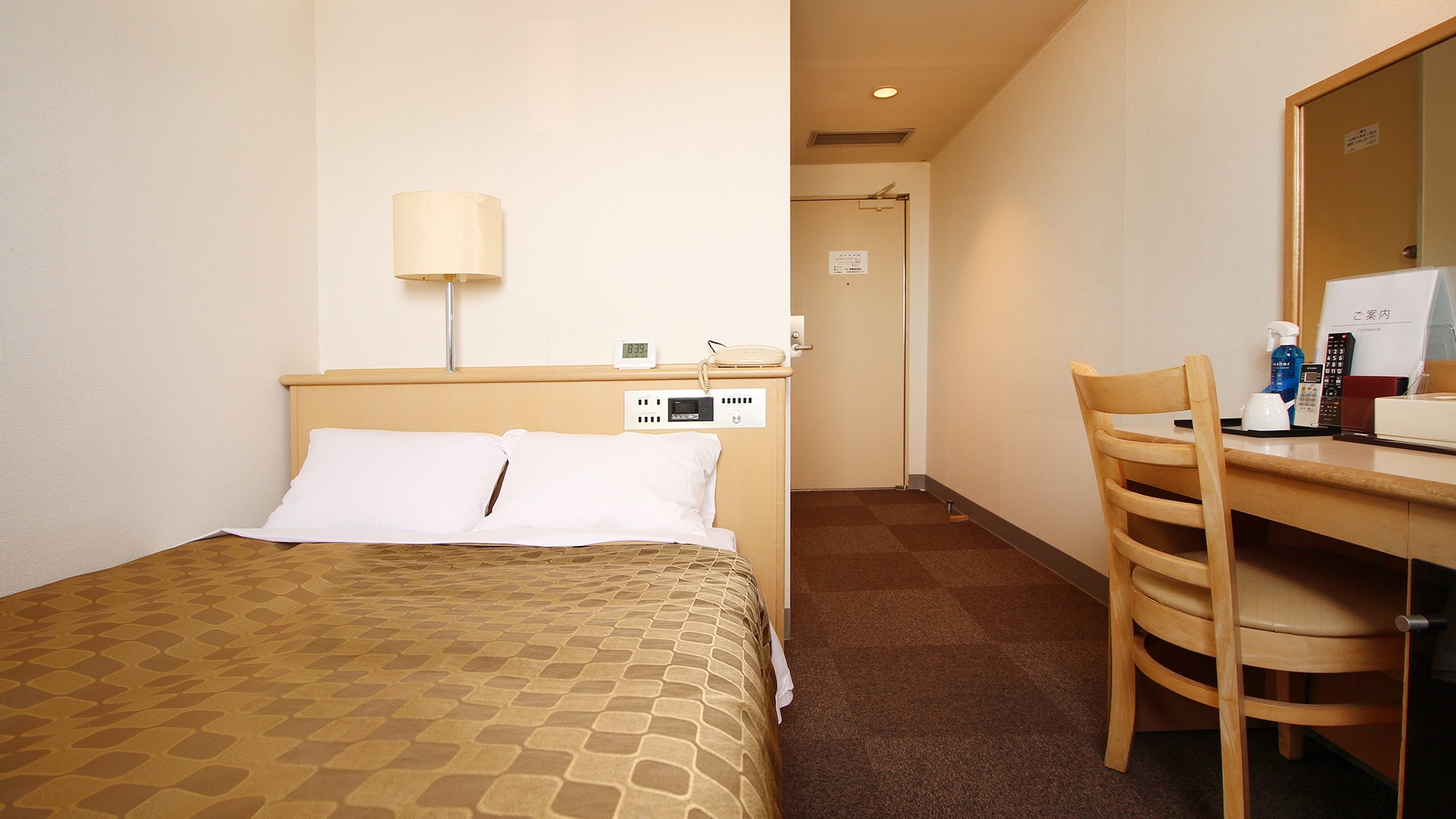 ★Semi-double room★125cm wide bed. Perfect for couples.