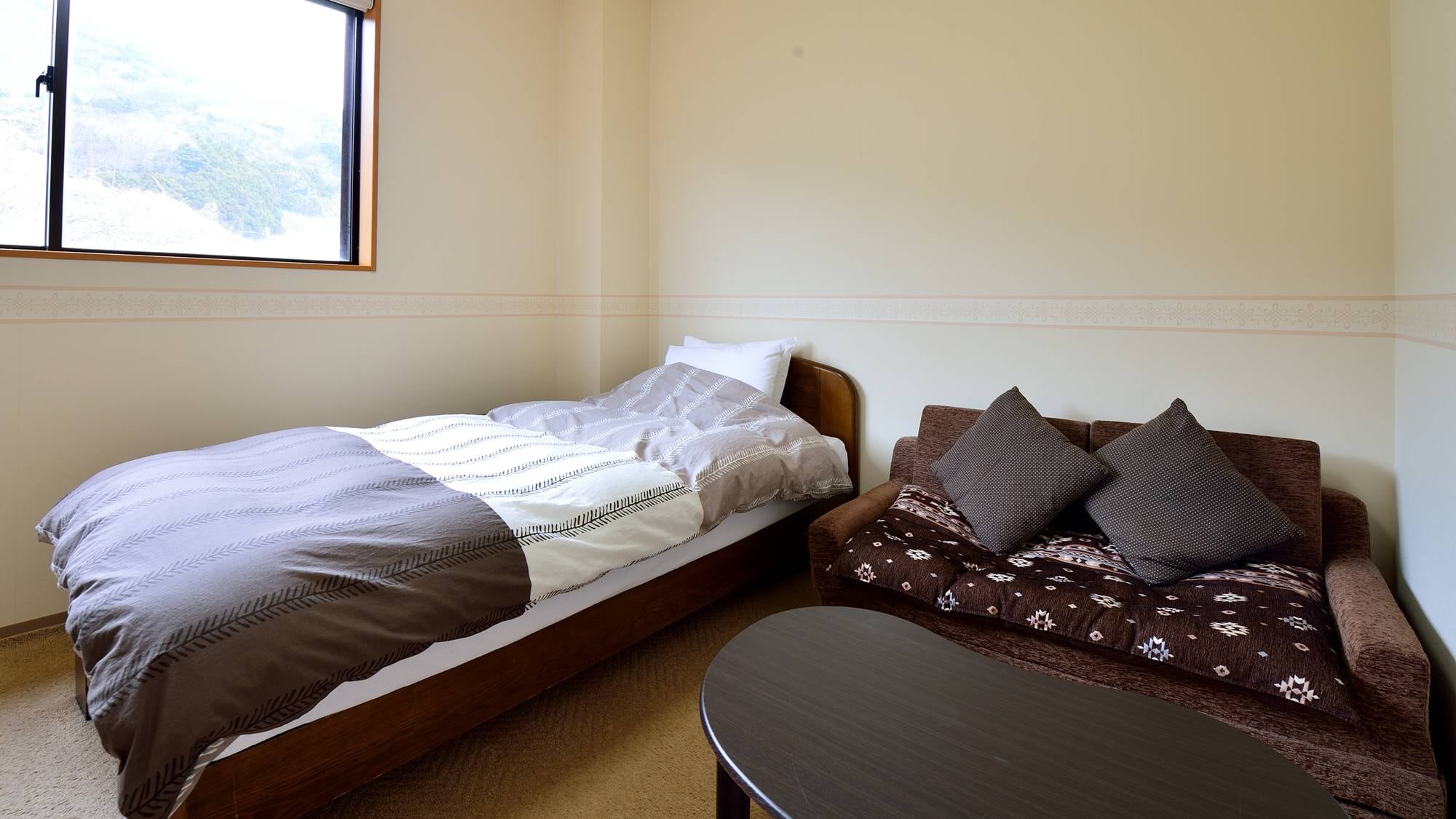 * One guest room / single