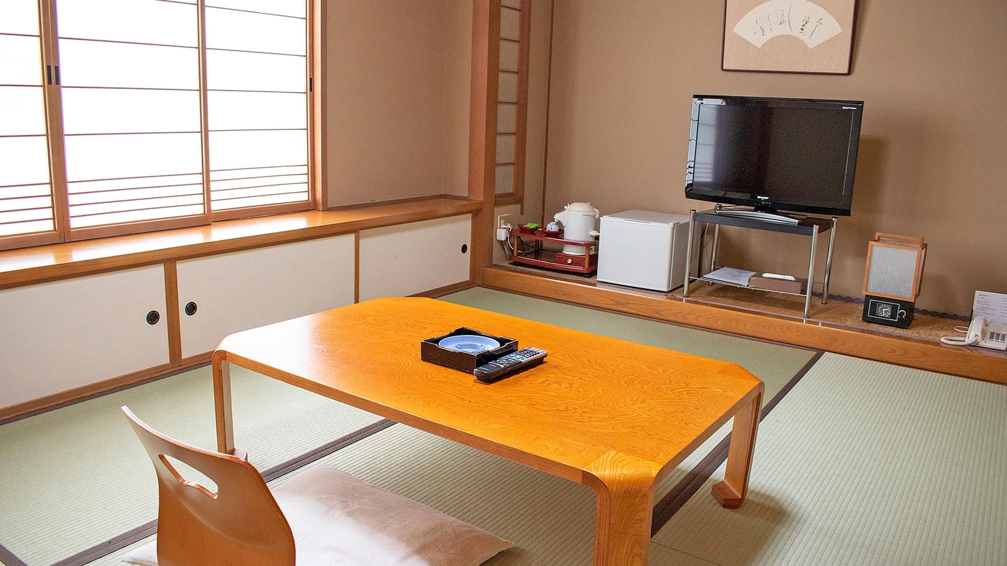 Kamar bergaya Jepang 6 tikar tatami Kamar bergaya Jepang yang luas akan menghilangkan rasa lelah Anda.
