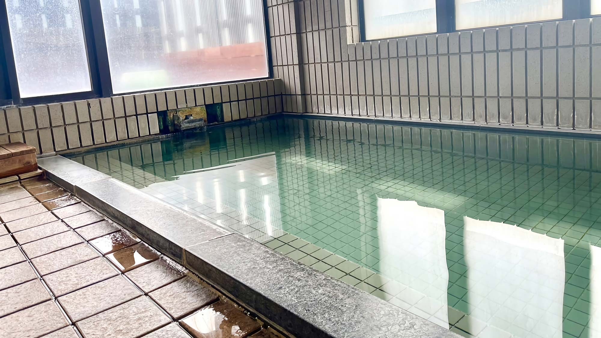 Open-air observation bath, indoor bath side