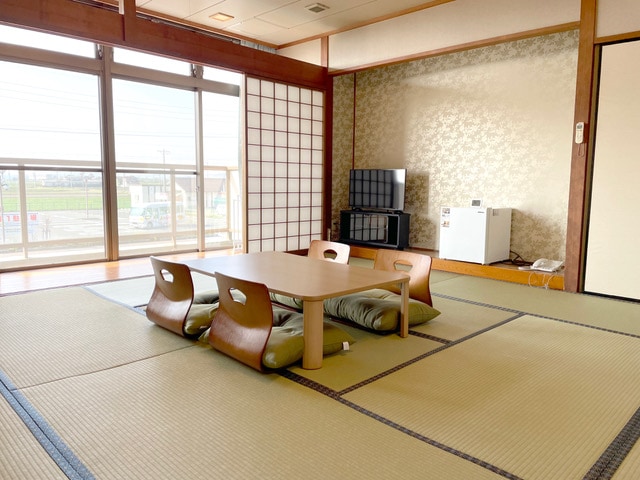 Japanese-style room 12.5 tatami mats