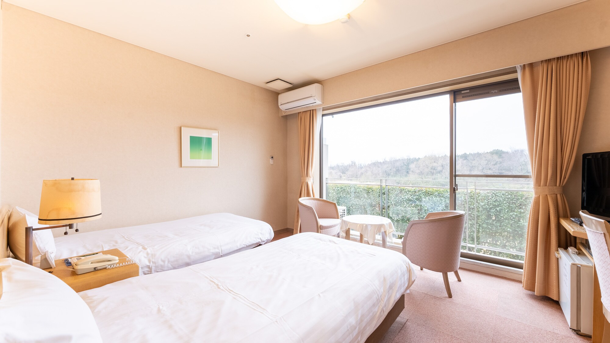 Western-style twin room [Overlooking the beautiful scenery of Mt. Haruna and the Tone River]