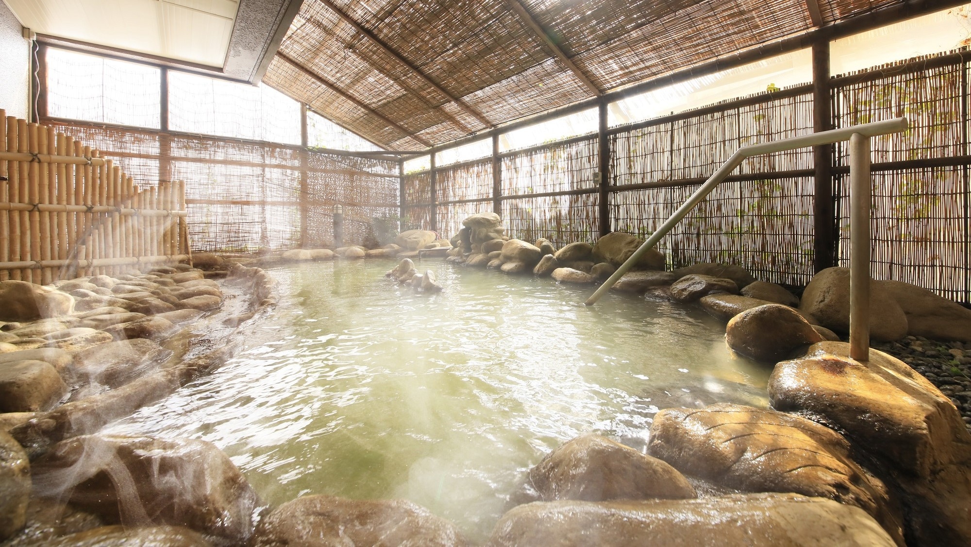 [Open-air bath] Listen to the nature of Toya in an open-air hot spring bath (example)