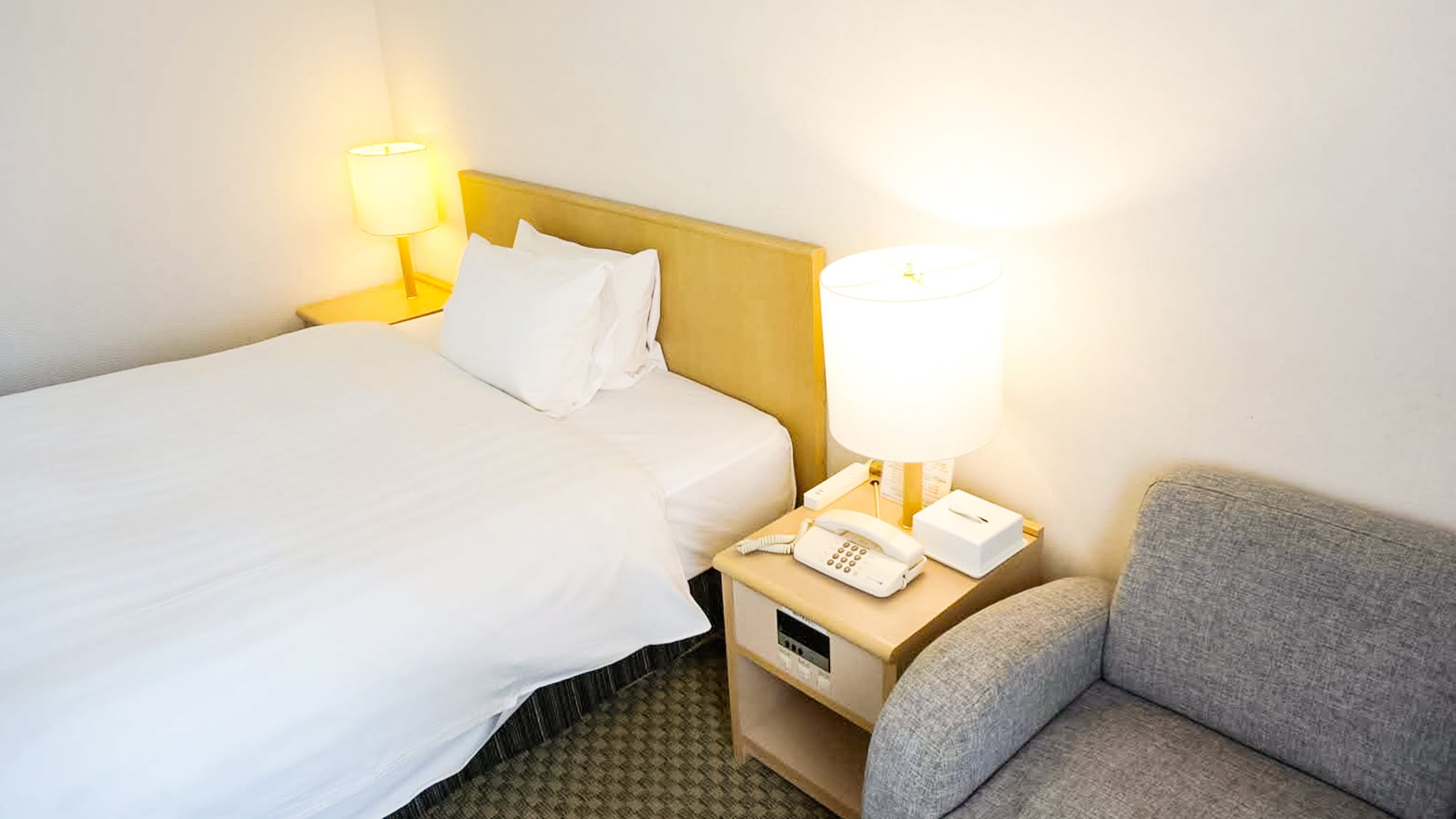 Kamar ganda sedang