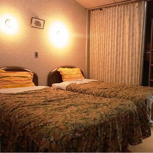 Western-style twin room