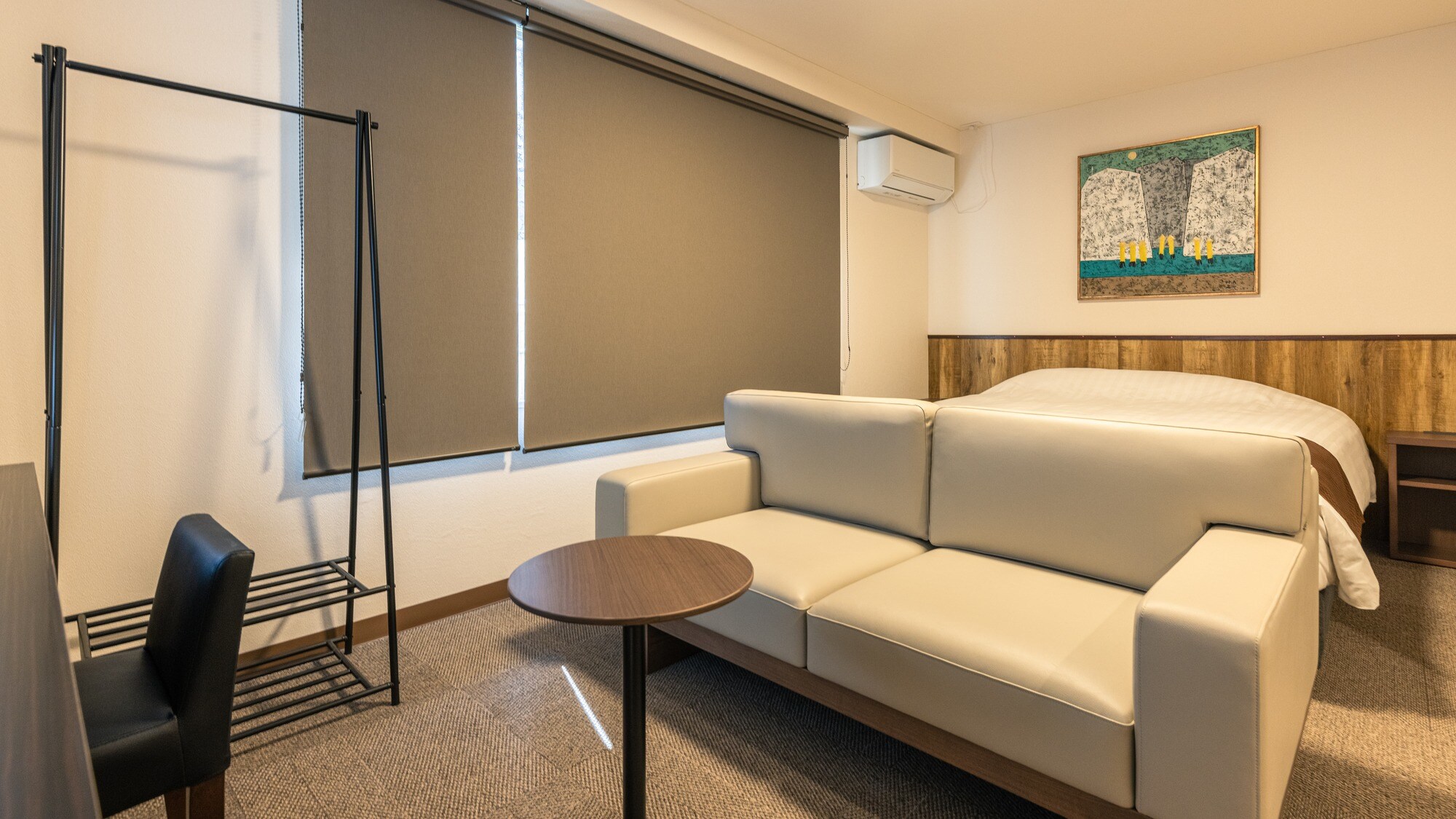 Compact Western-style room (20 sq m)