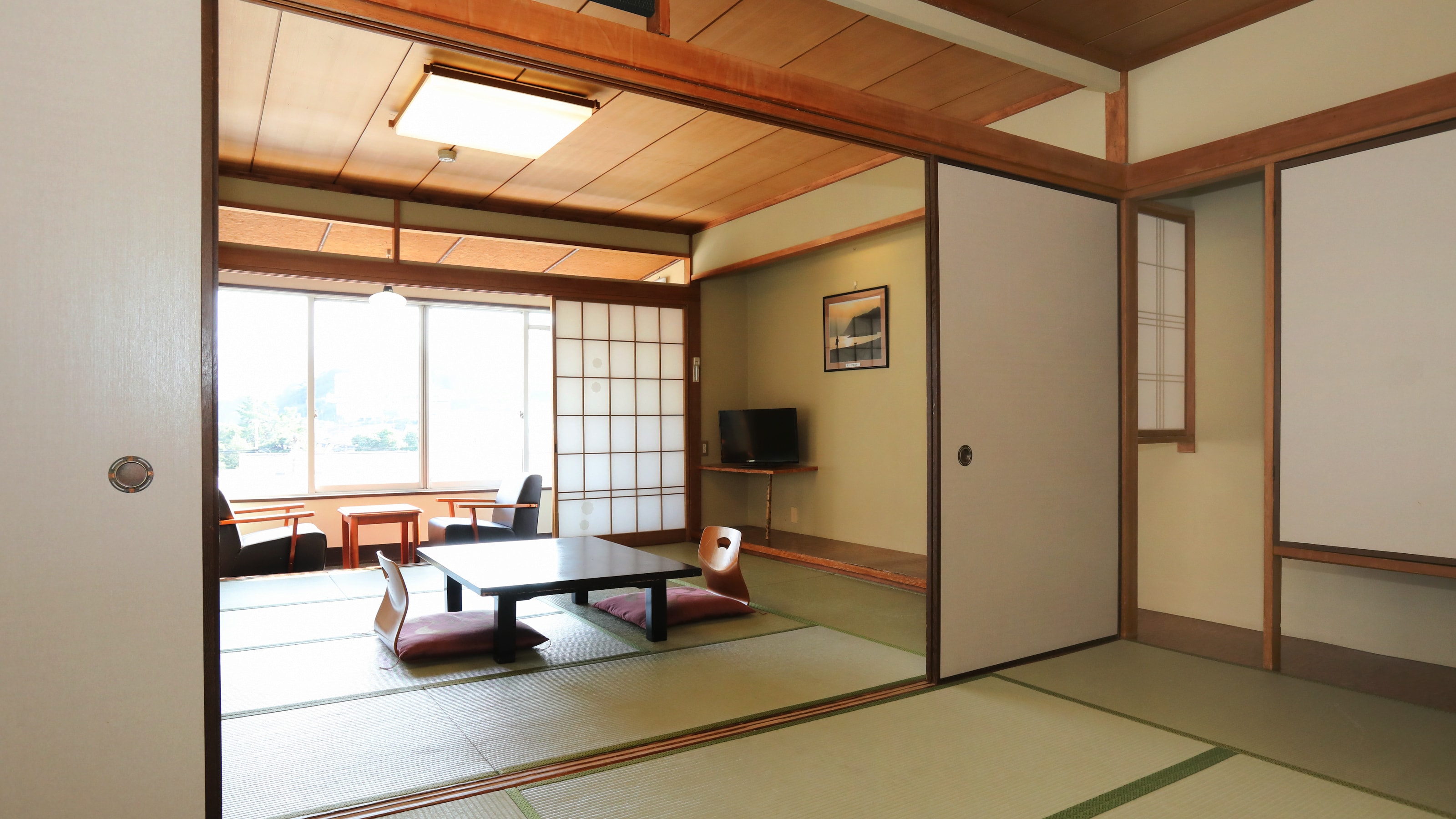 Example of an outdoor bath in a large Japanese-style room