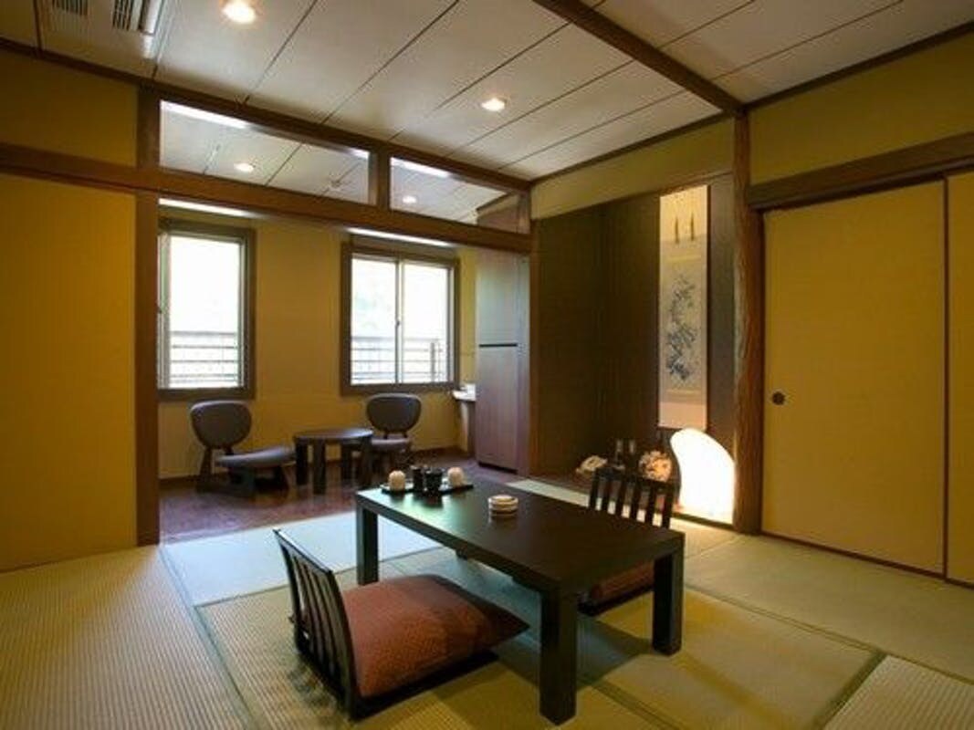 [Old folk house style Japanese-style room "Sakura"] A room reminiscent of an old folk house with a nostalgic scent. The calm air plays a quiet time