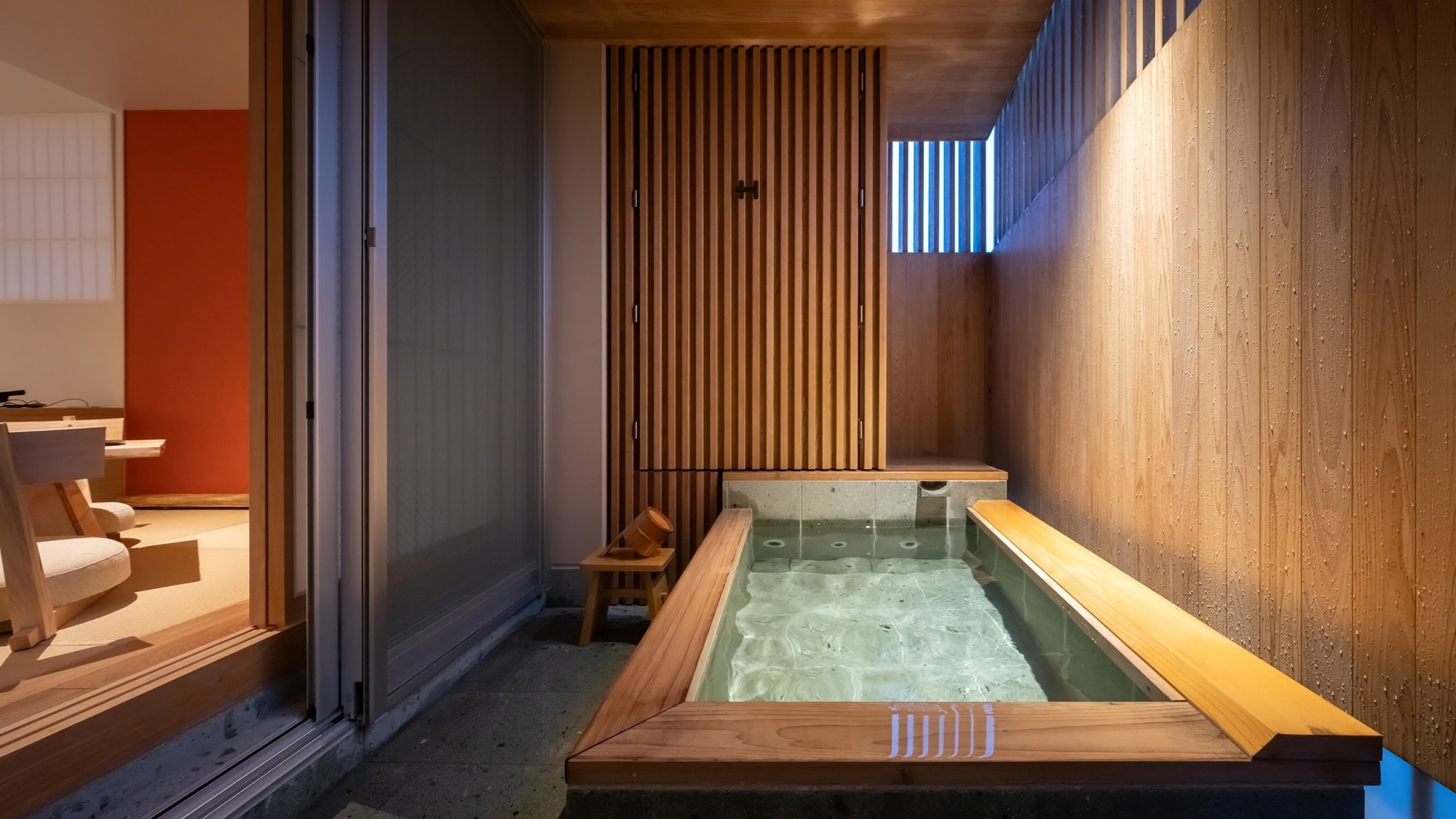 [Bathroom/Standard Room] You can enjoy a leisurely bath without worrying about time.