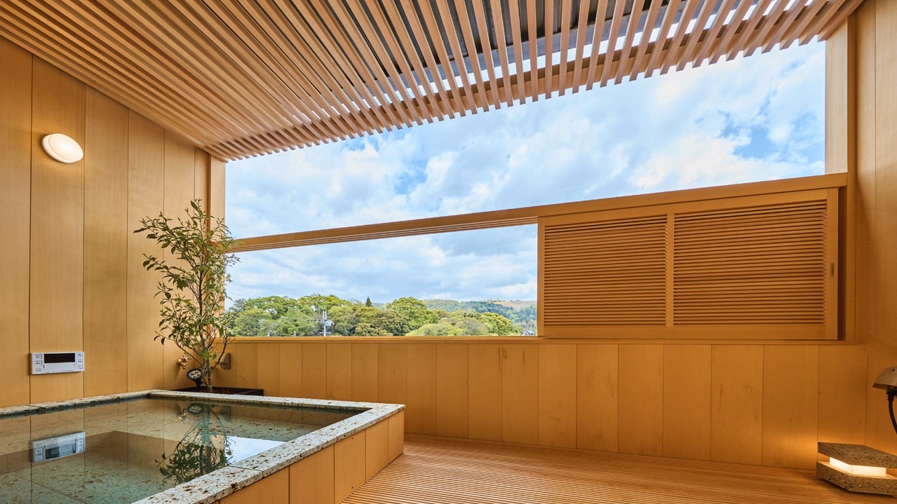 [305] Guest room with an open-air bath and a view of Todaiji Temple and Mount Wakakusa《Koto》