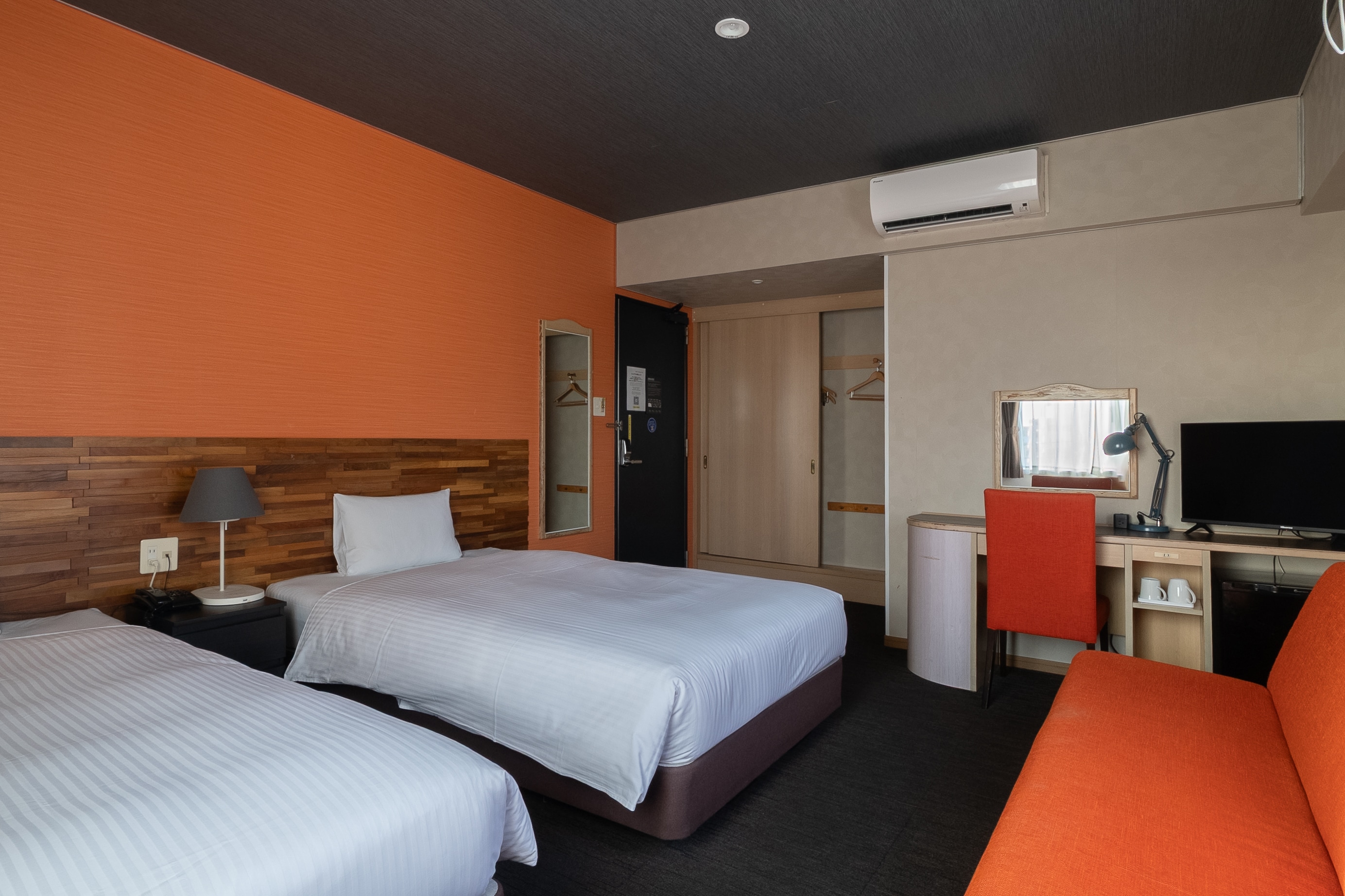 [Main building: Twin room]