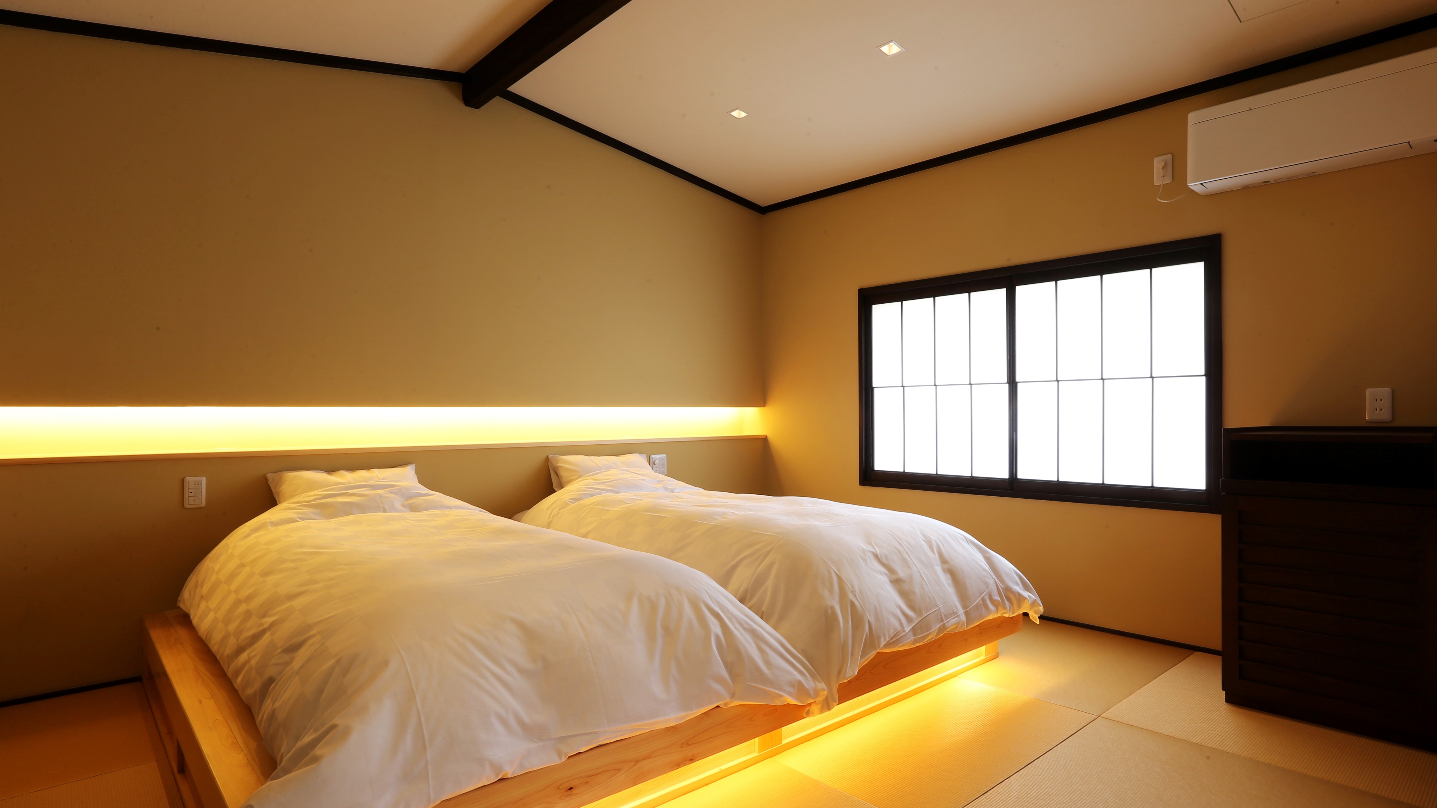 [Japanese and Western room with garden overlooking Amanohashidate]
