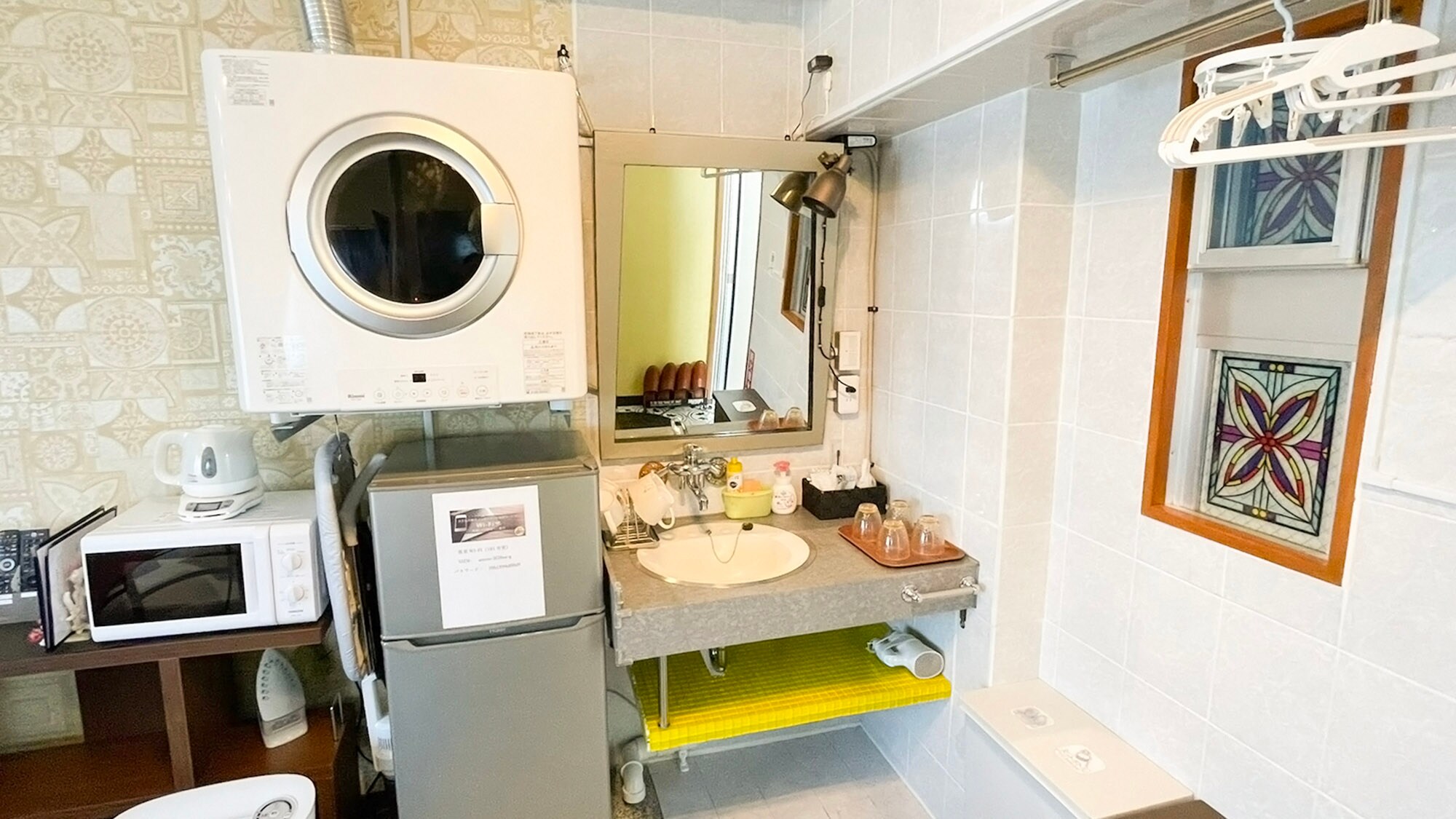 ・[Twin room] Equipped with a washing machine and dryer in the room. Convenient for long-term stays.