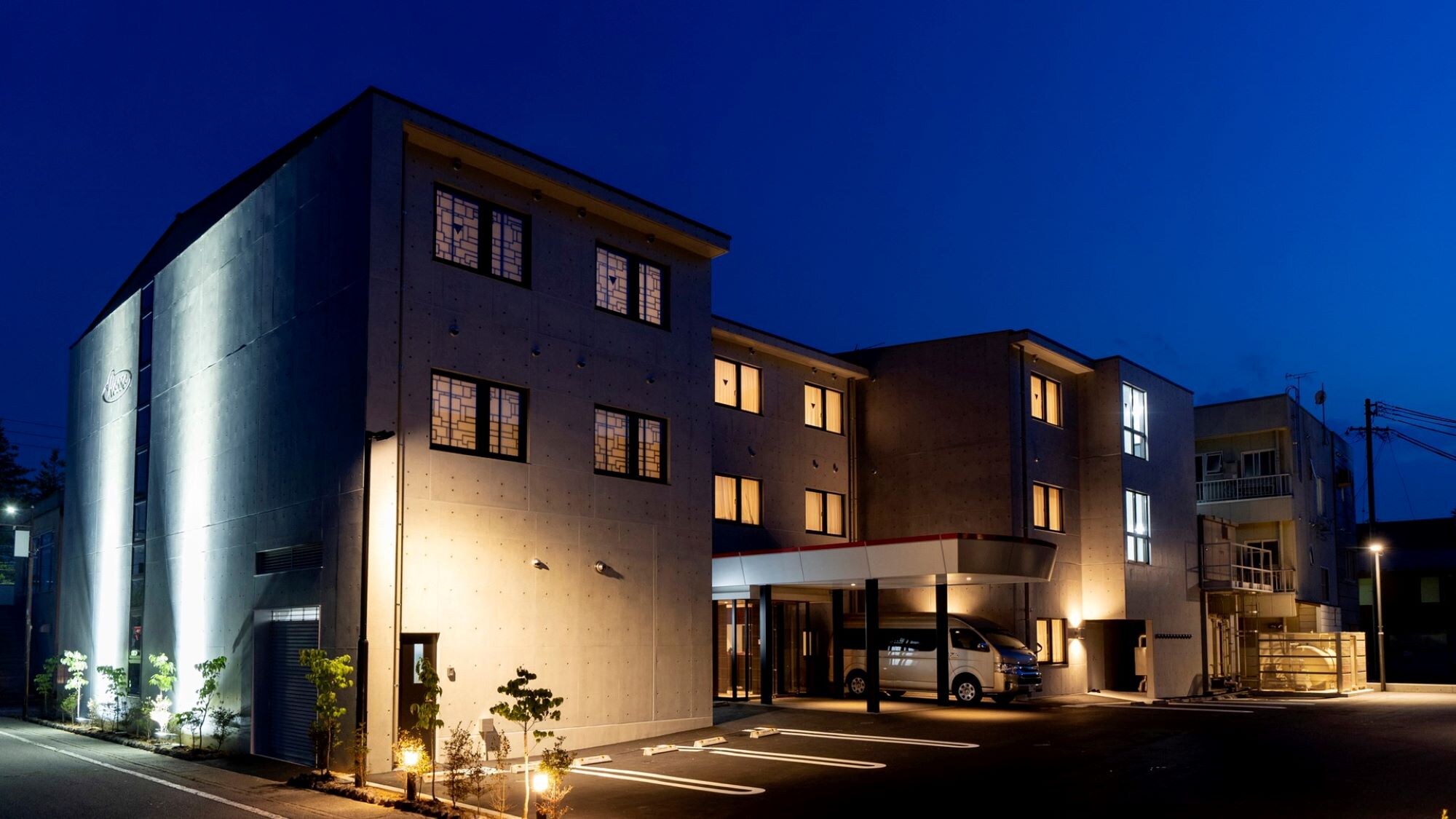 Eksterior hotel (pemandangan malam)