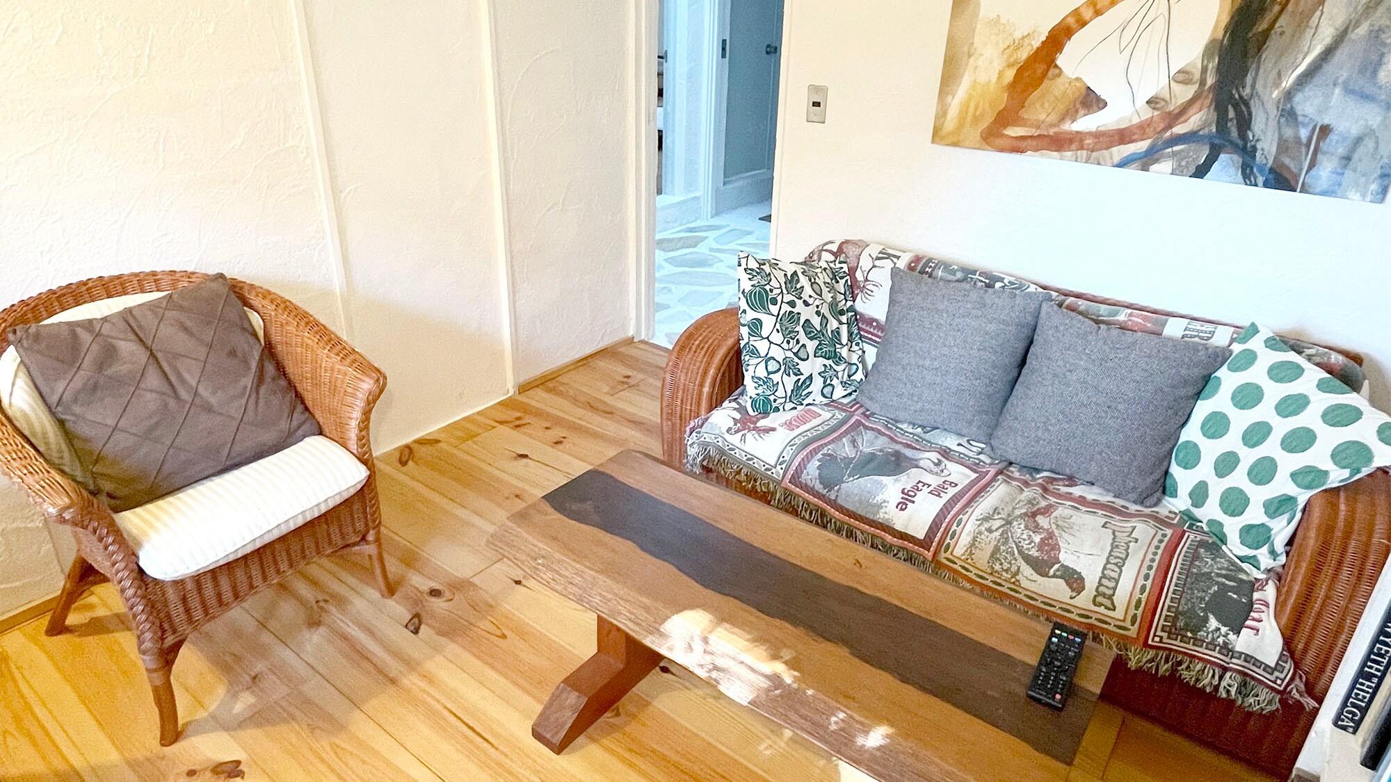 ・[Living room] Feel free to use this as a shared space.