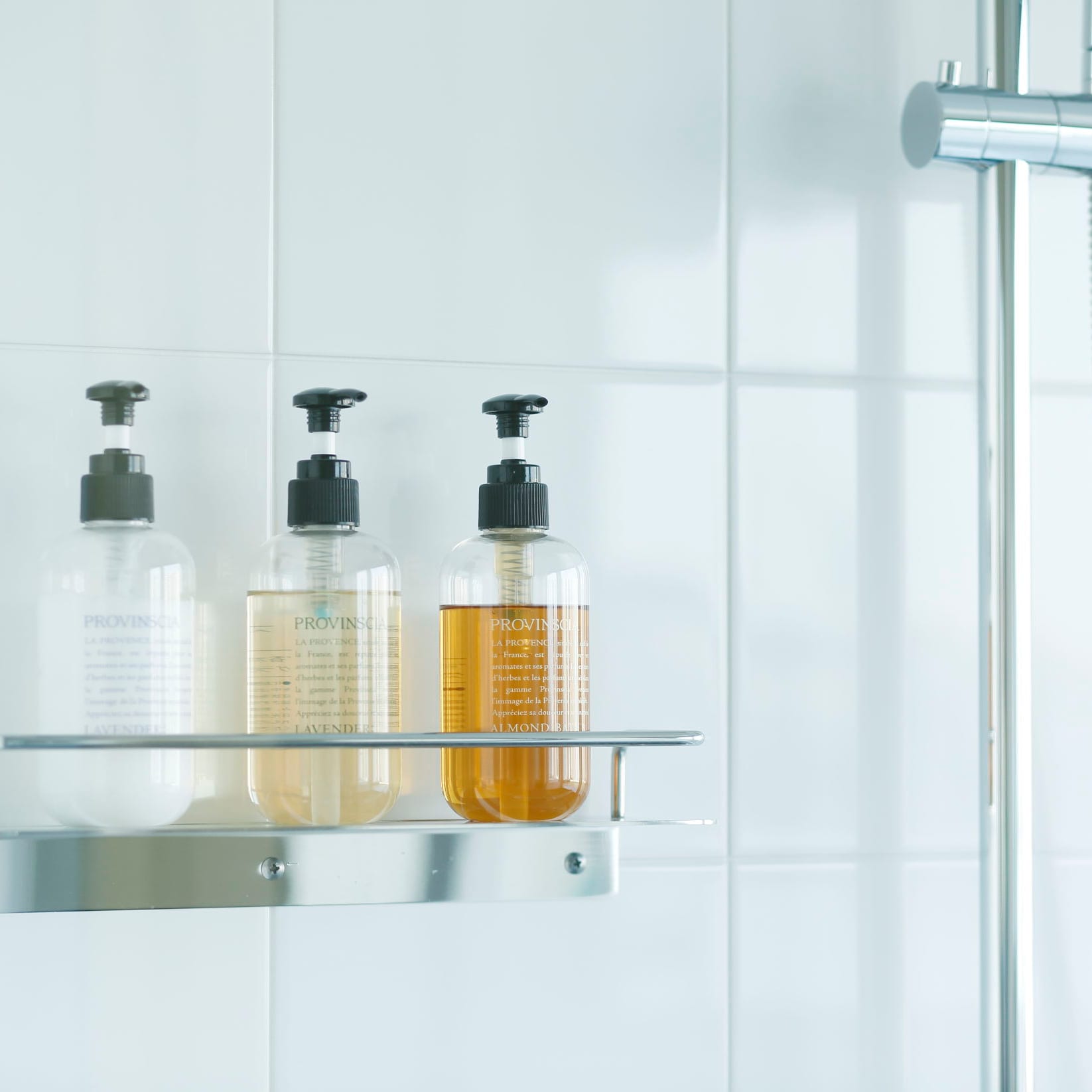 Standard room bathroom