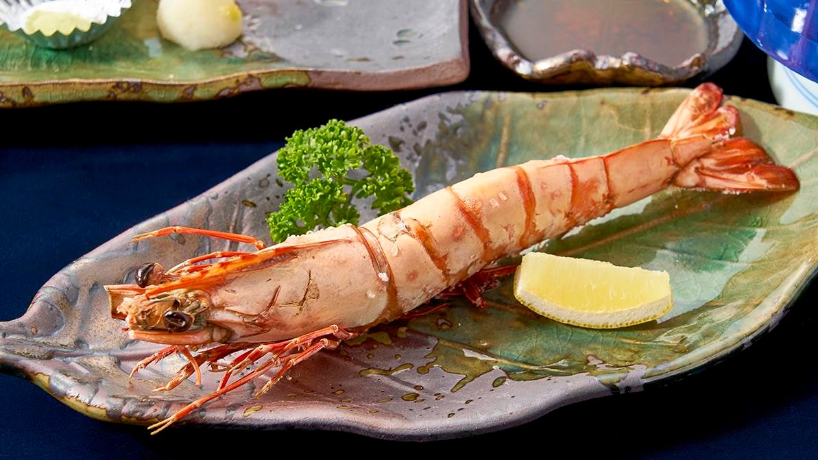 “天然鹽烤明石蝦”是只有陶藝大師才能完成的完美燒烤。