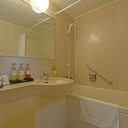 * [Western room / unit bath]