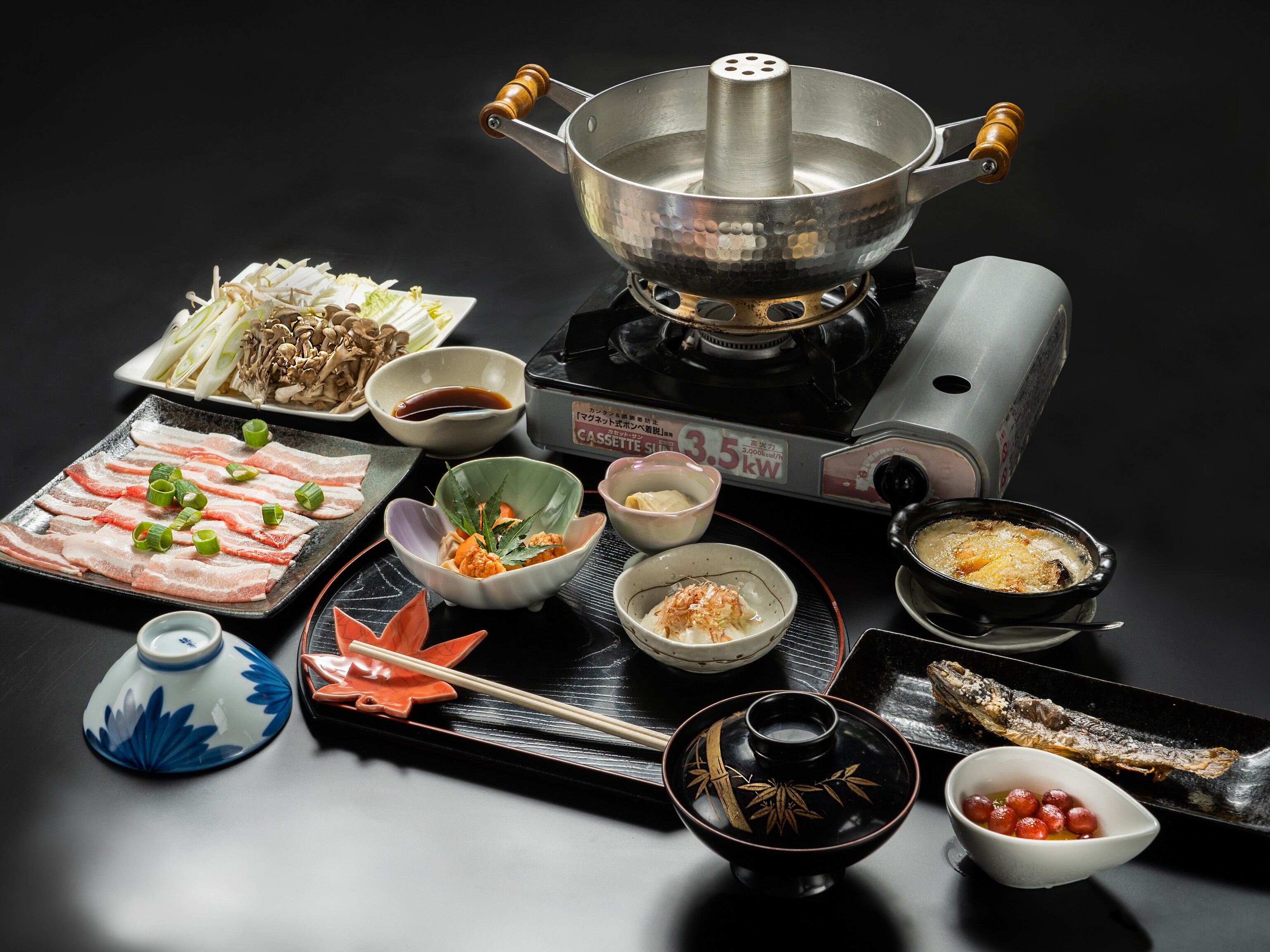 [Standar dengan dua makanan termasuk] Pilih antara shabu-shabu atau sukiyaki sebagai hidangan utama Anda ★ Nikmati mata air belerang putih susu langsung dari sumbernya