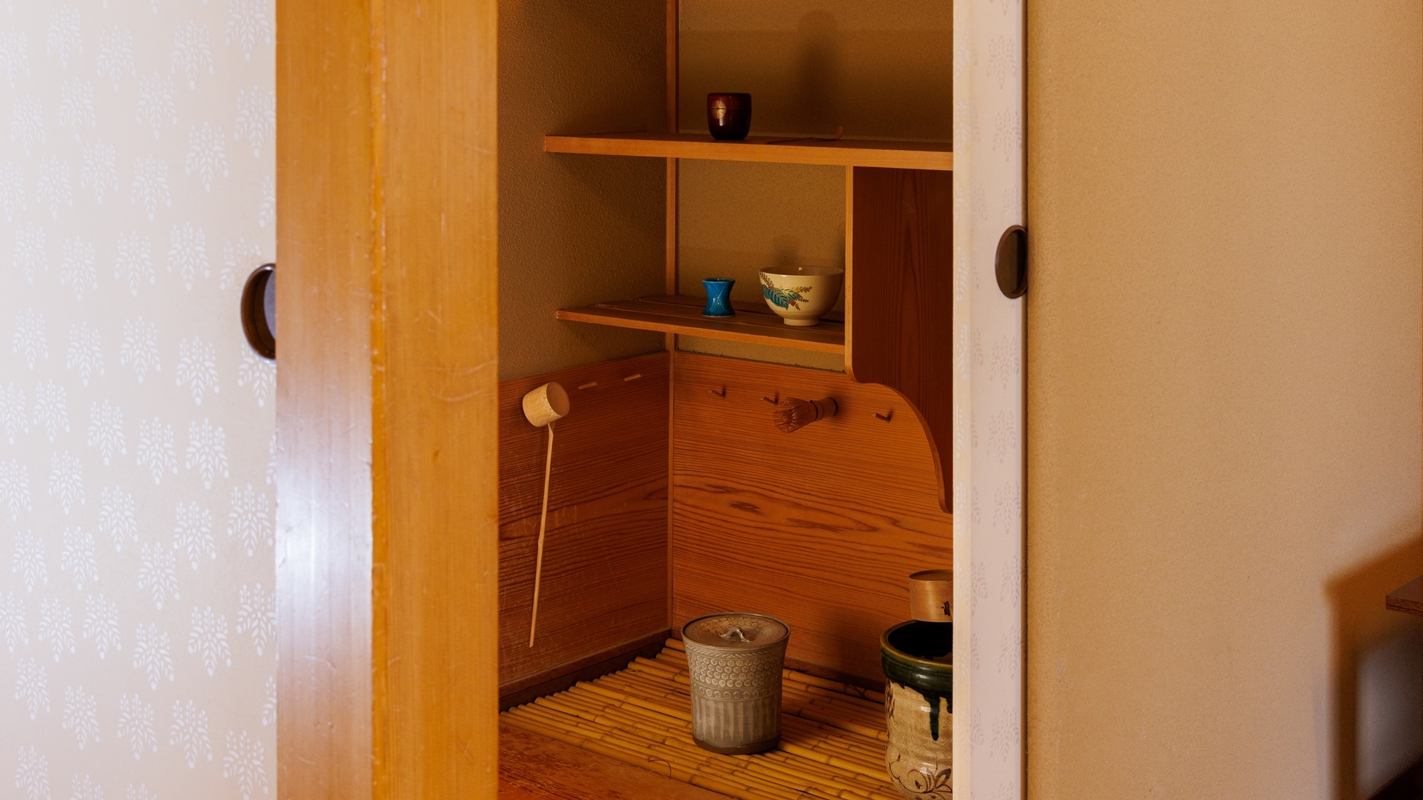 [Phòng kiểu Nhật 12,5 chiếu tatami] (có bồn tắm trong nhà làm hoàn toàn bằng cây bách) Rikyu 64m2/ven sông