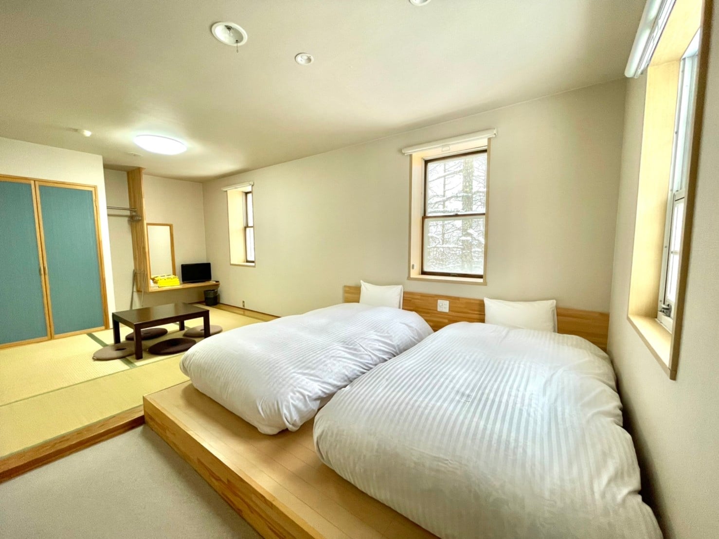 Japanese-Western room 206 with raised bed (bathroom and toilet included)