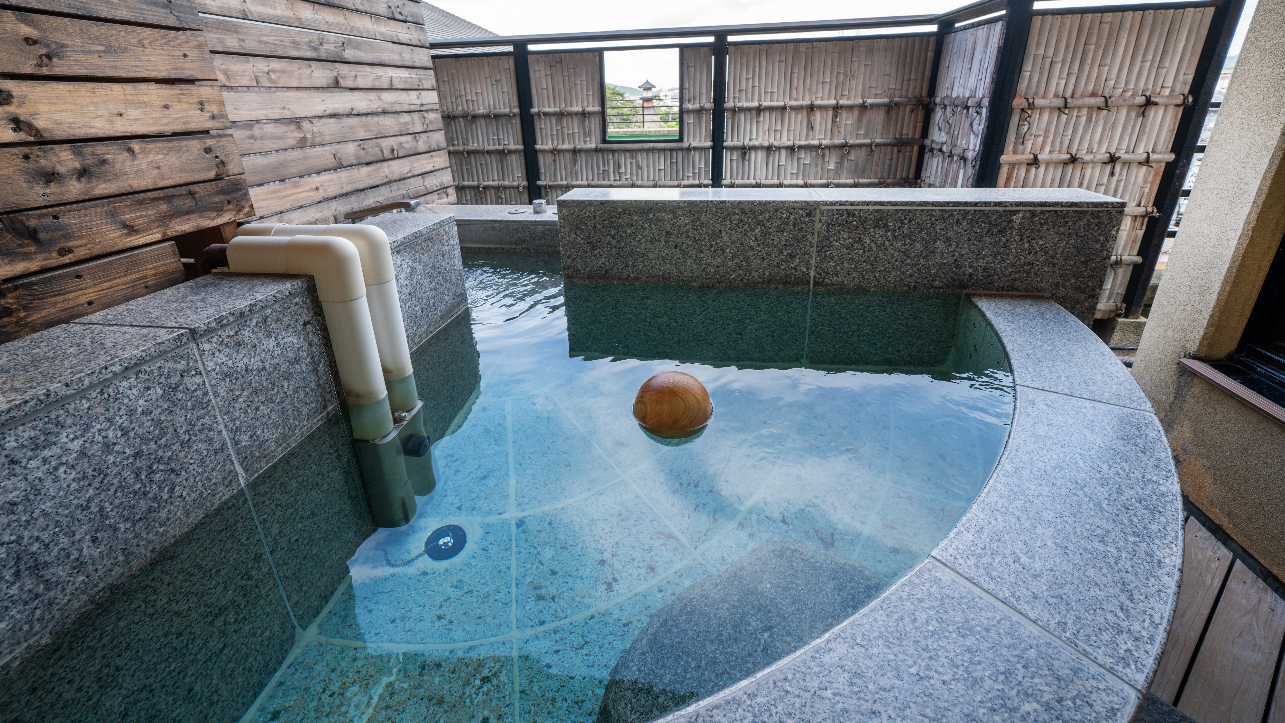 Open-air bath (Hitenkan [special floor] guest rooms with open-air baths, Japanese-Western style rooms 580)