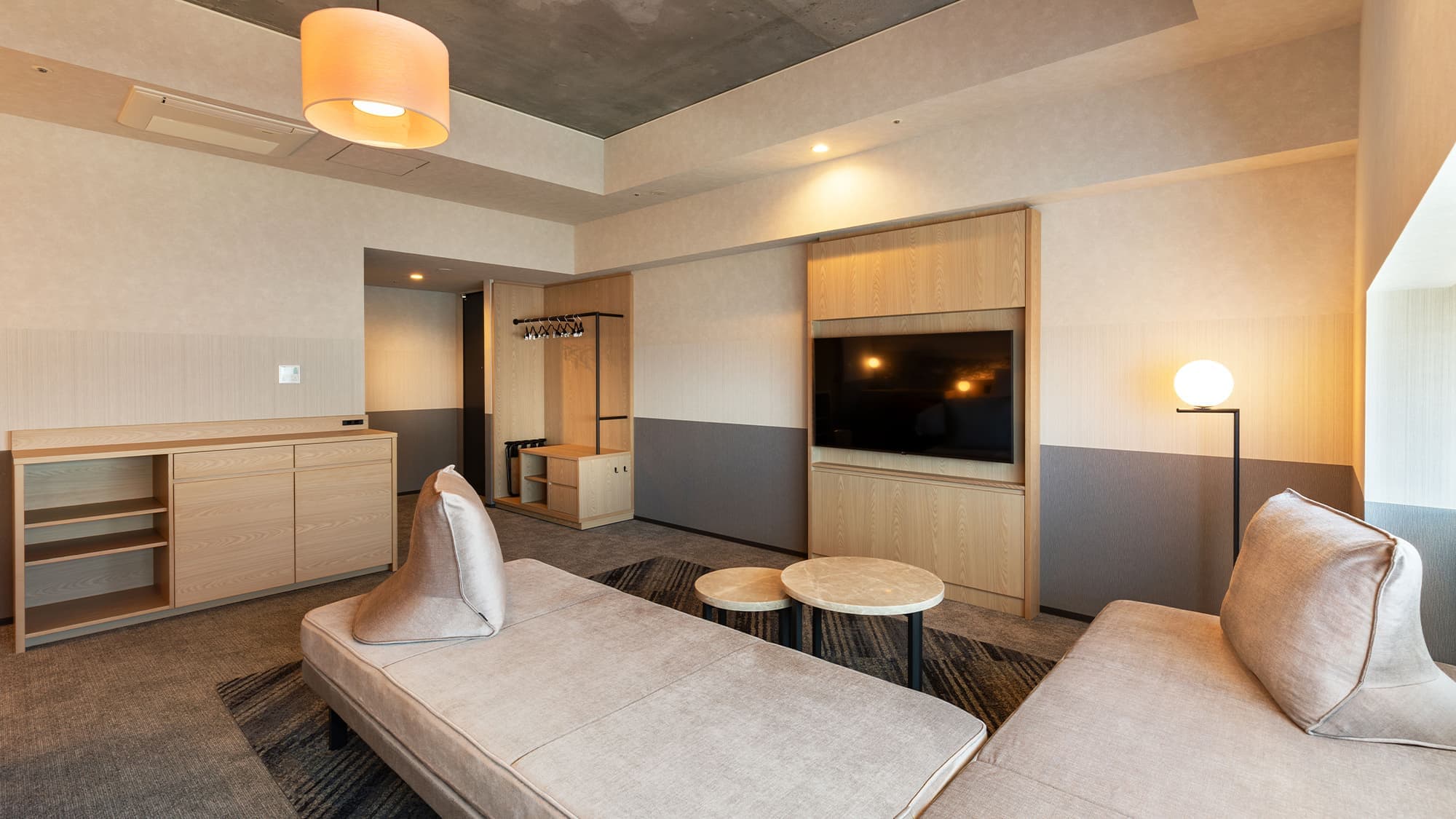 [Corner Suite] 54 square meters / Limited to 4 rooms. Enjoy the tranquility and privacy that only a corner room can provide.