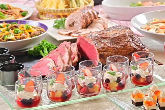 Tiệc buffet tối mùa xuân