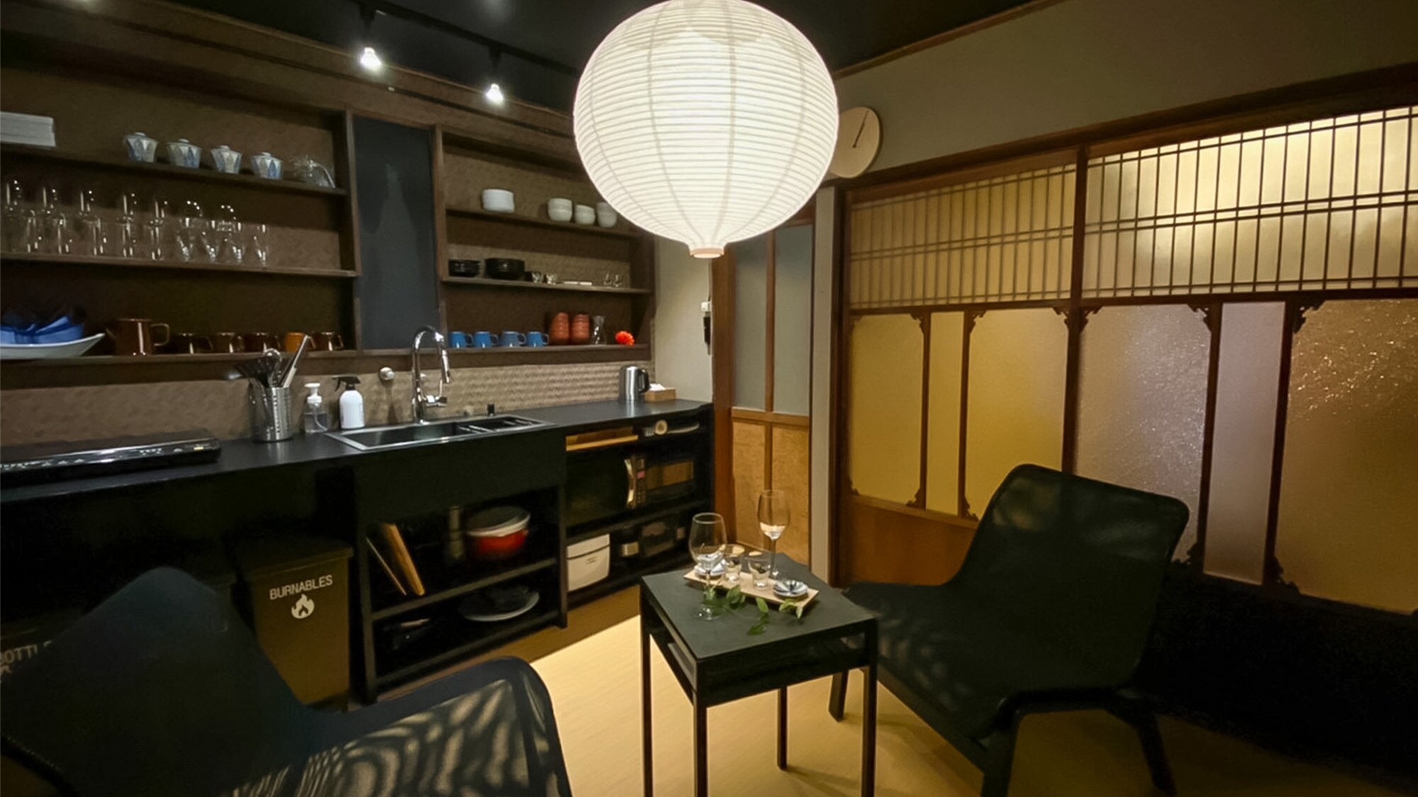 ・<1F dining kitchen> A spacious and fully equipped kitchen