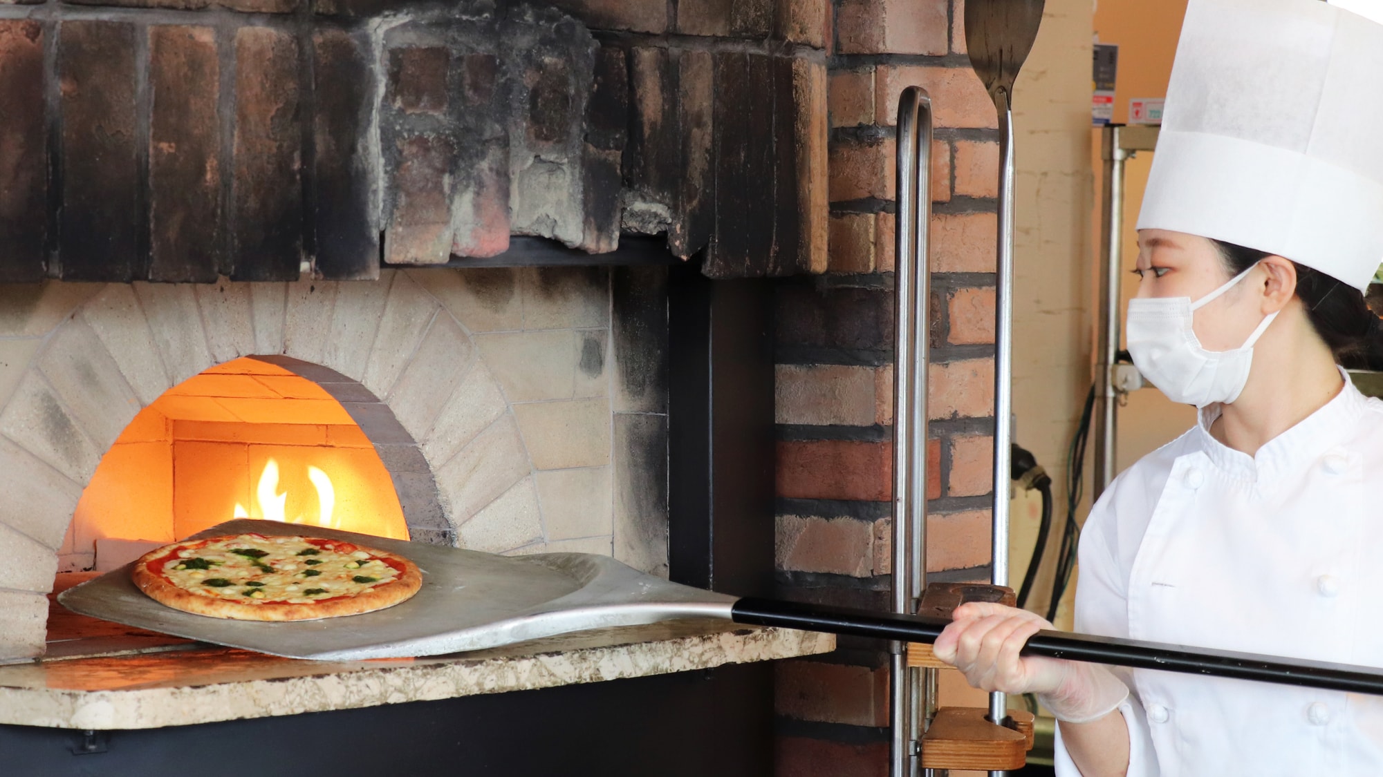 [Bữa sáng tự chọn] Pizza nướng lò đá theo mùa
