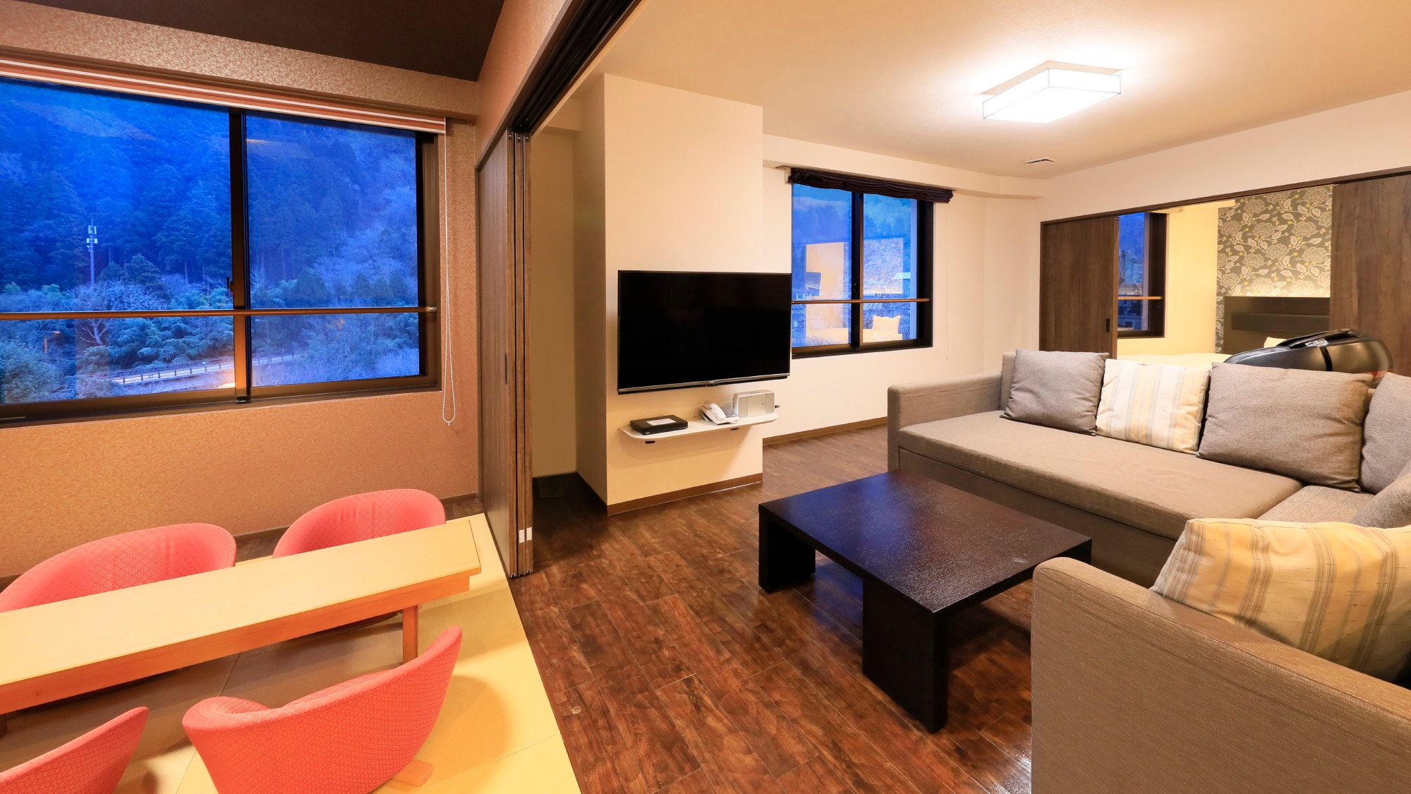 [Grand Room Example] 90 square meters, 3 bedrooms, living room and kitchen. This room can accommodate up to 8 people.