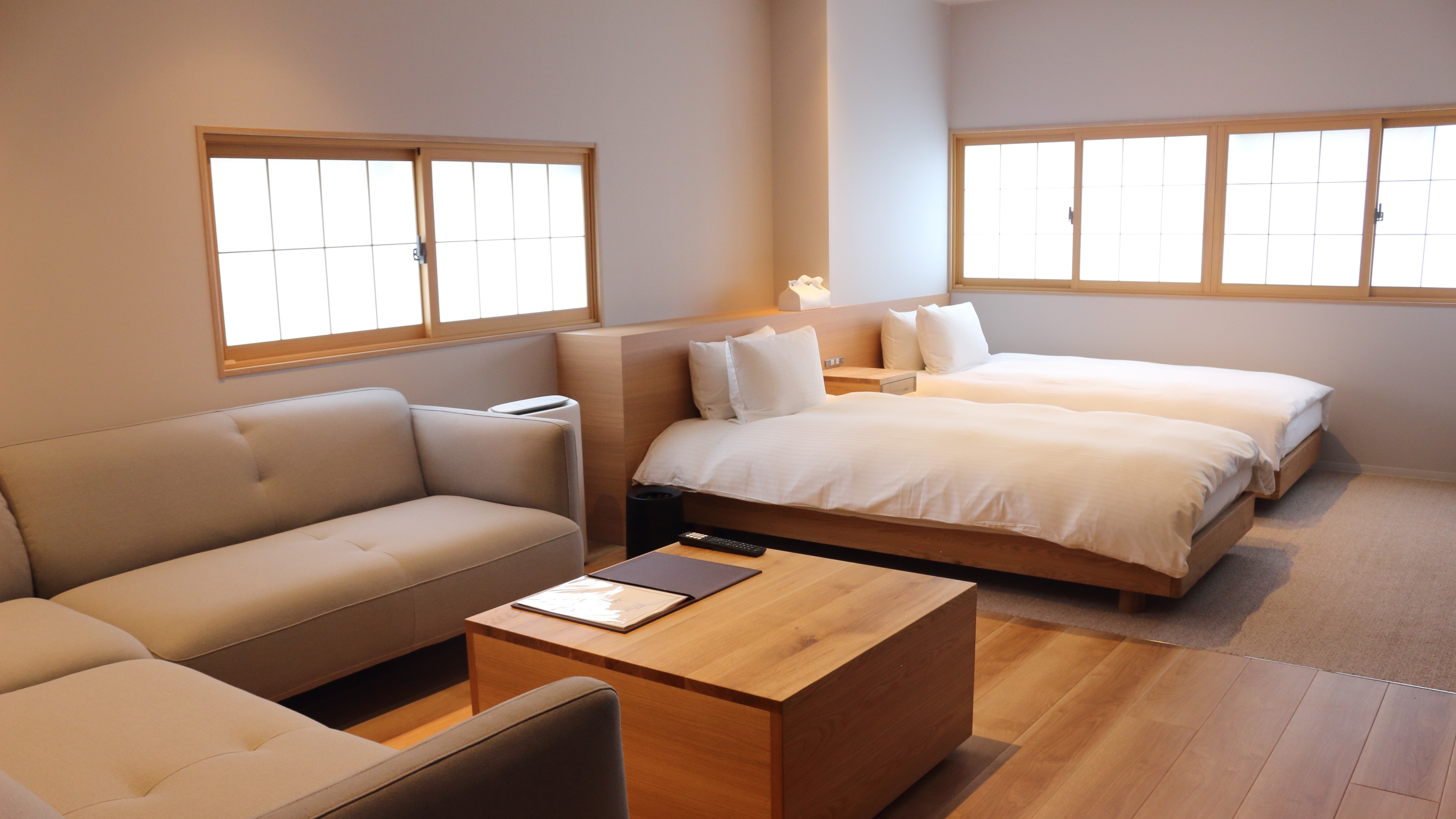 Sakura House Suite - Beniyamazakura - Ruang tamu dan kamar tidur