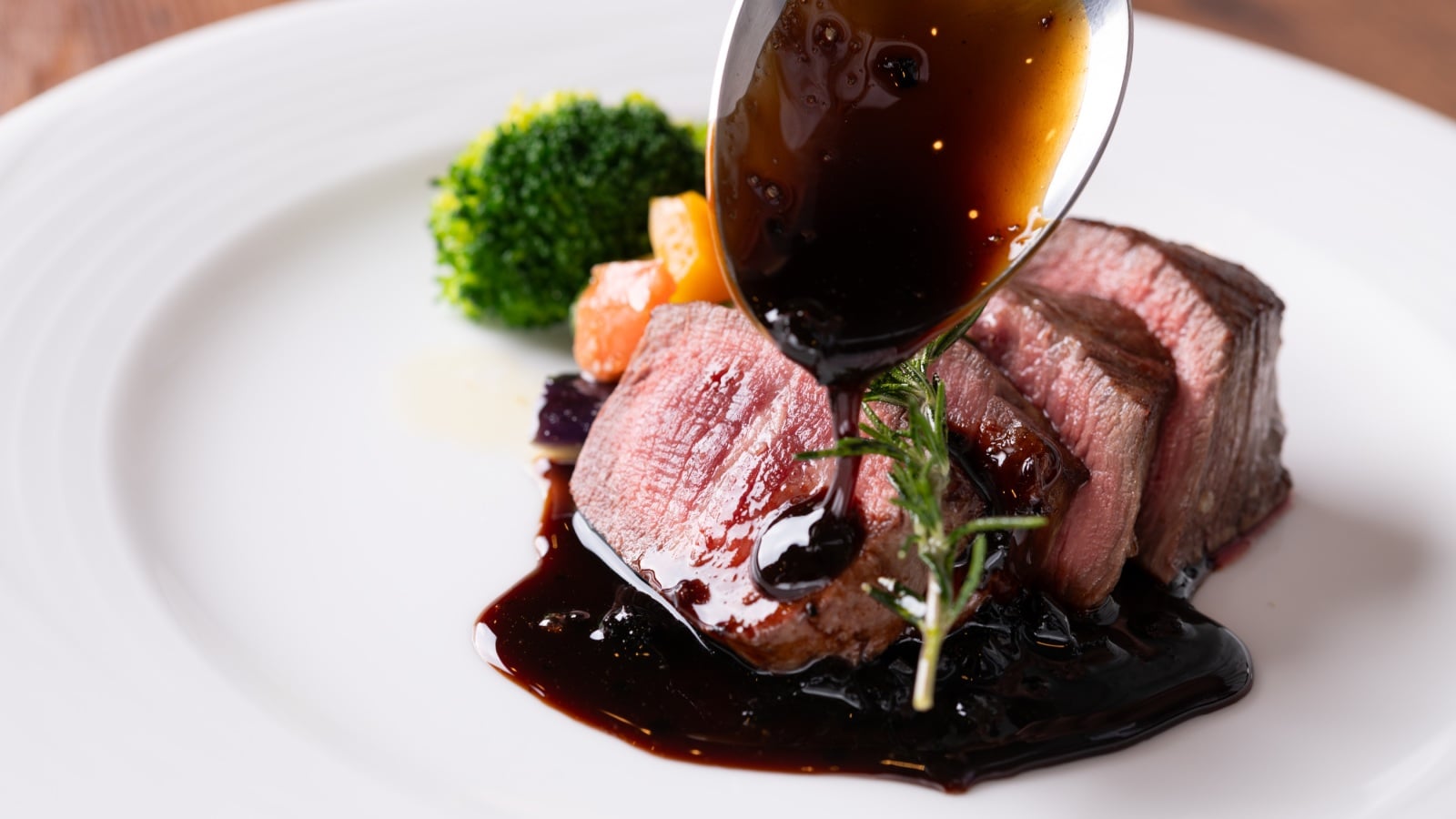 Creative French cuisine that combines high-quality ingredients with the chef's techniques