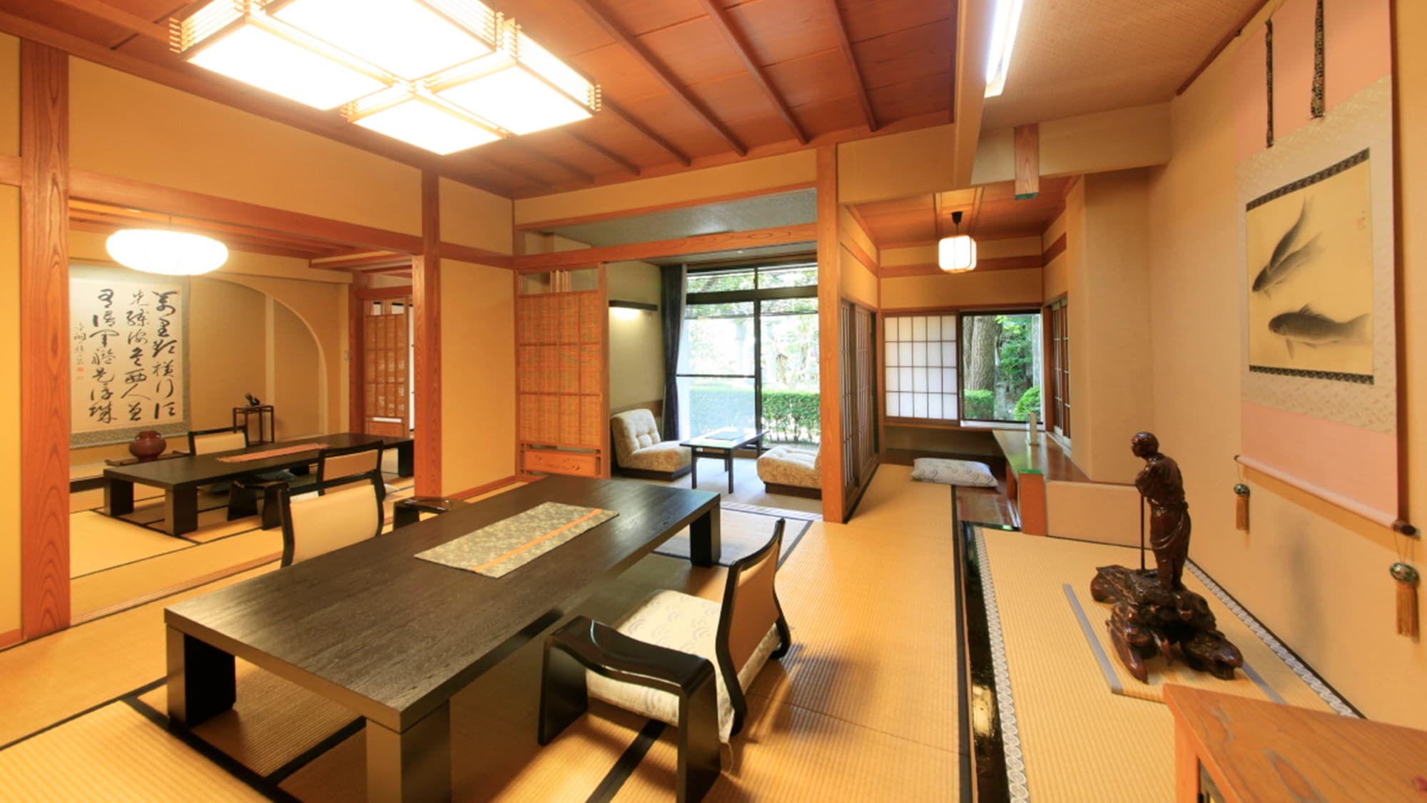 ■VIP Room: Enjoy a relaxing time in an exceptionally luxurious space.