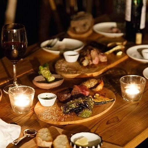 Makan malam glamping
