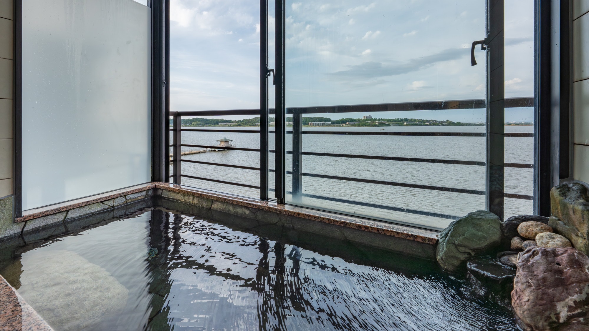 ■ Standard Japanese-style room with private hot spring rock bath and lakeside view
