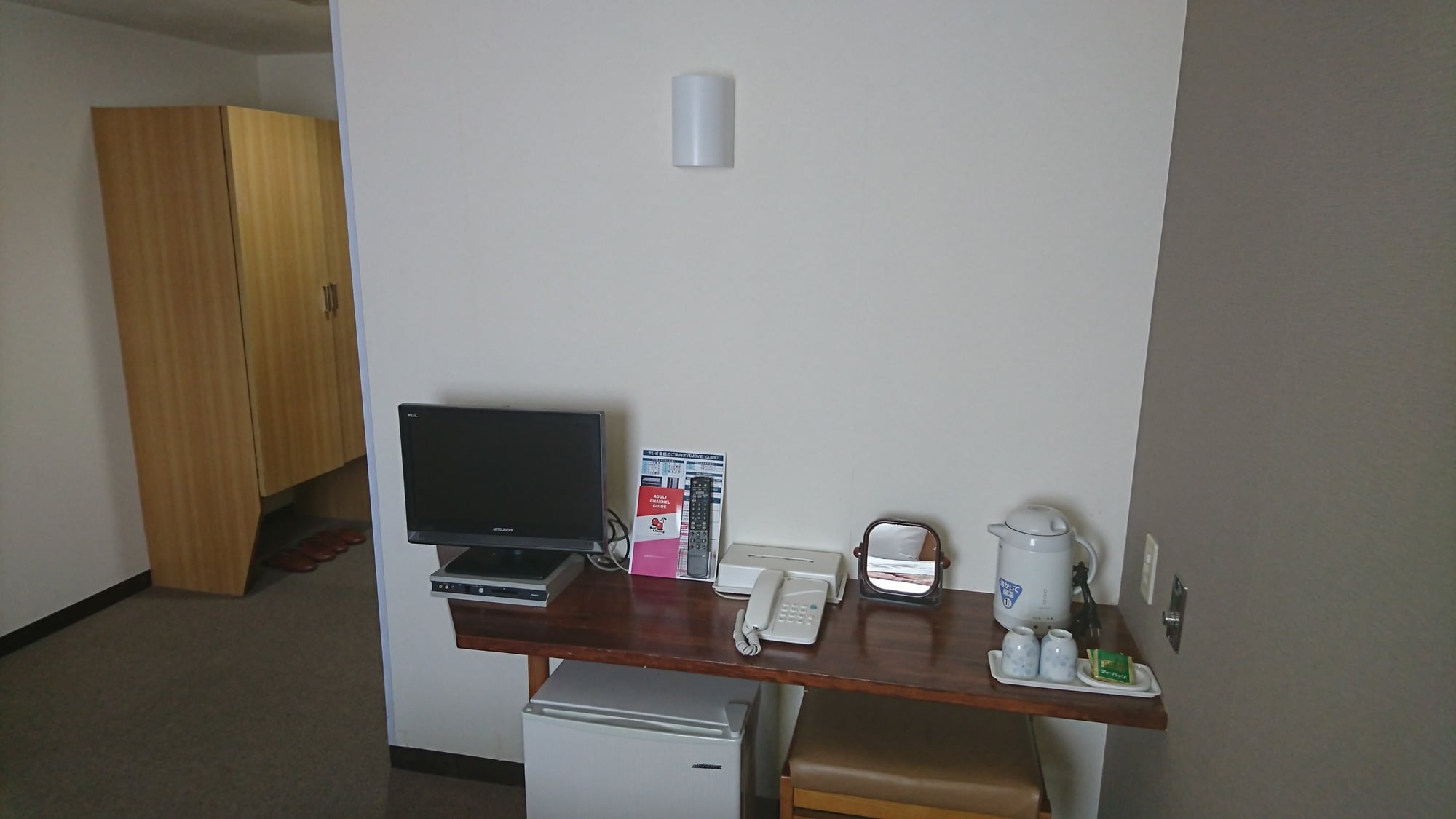 ・ Twin room 24-inch TV