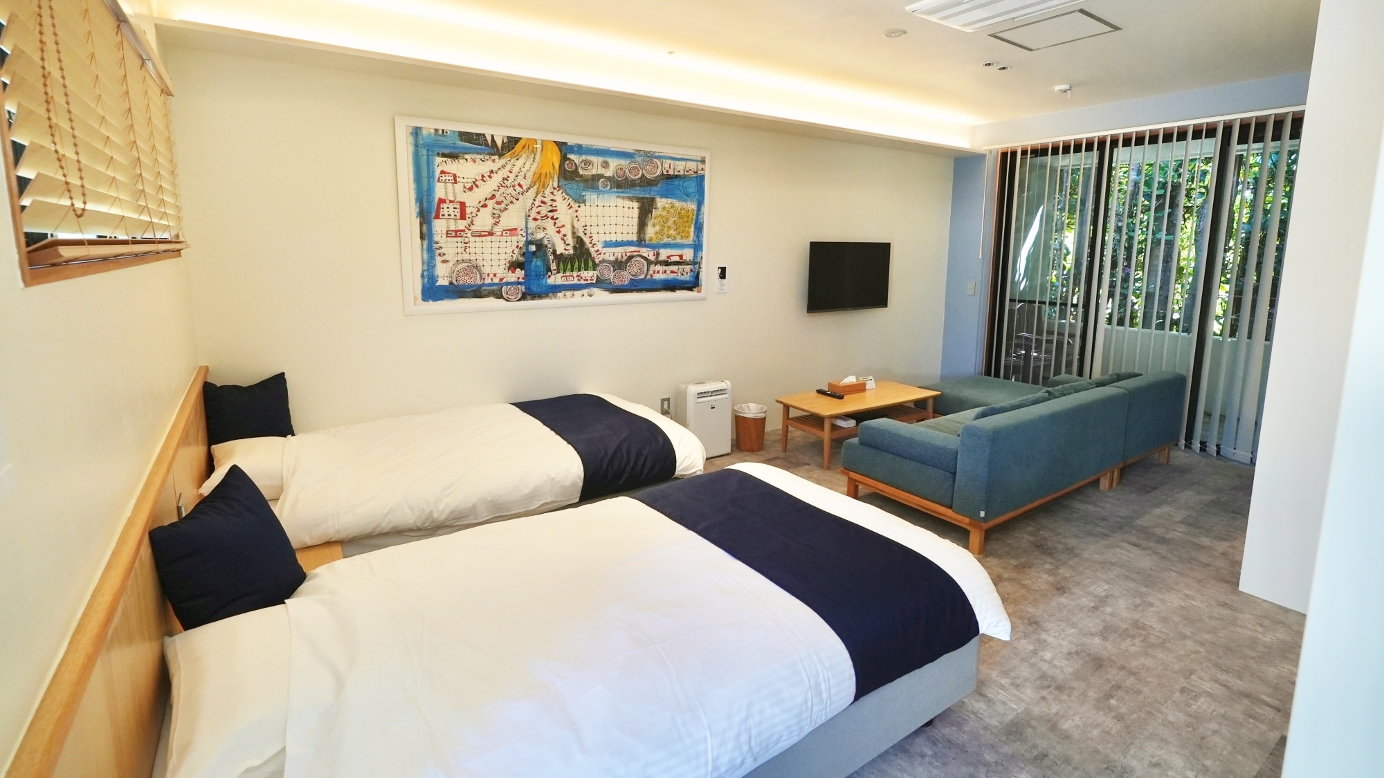 *[Example of a guest room (Building E)] Living room/Indirect lighting creates a modern and stylish atmosphere.