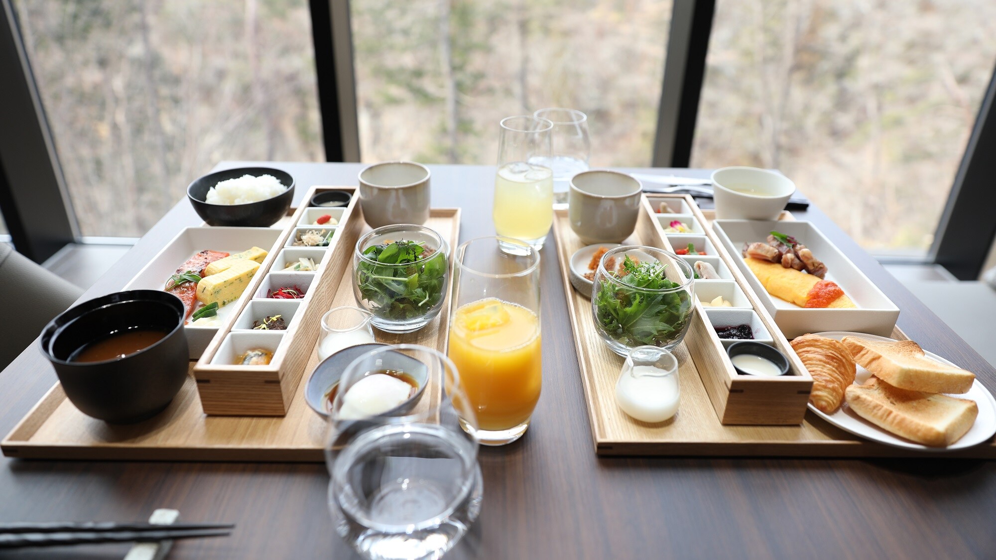 [Breakfast] We offer a choice of Japanese or Western breakfast with a set menu incorporating fermented ingredients, plus a half buffet.