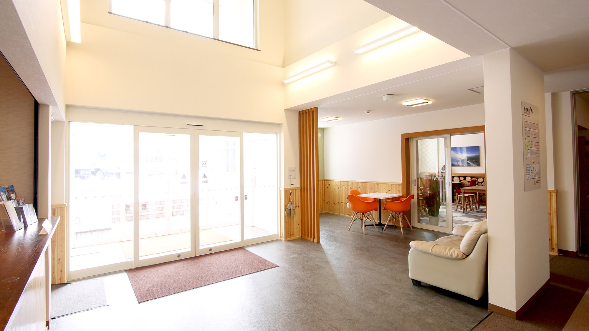 ・Front desk: The spacious front desk is convenient even if you have a lot of luggage.