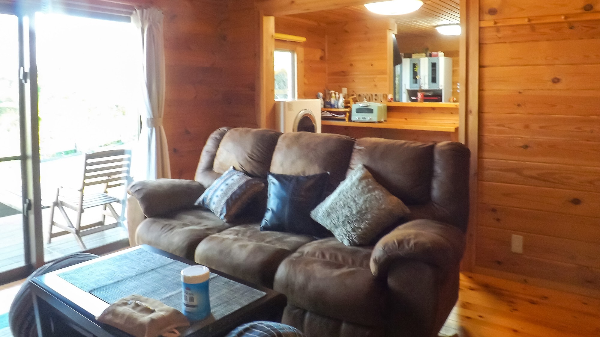 ・ Living room / You can relax on the large sofa