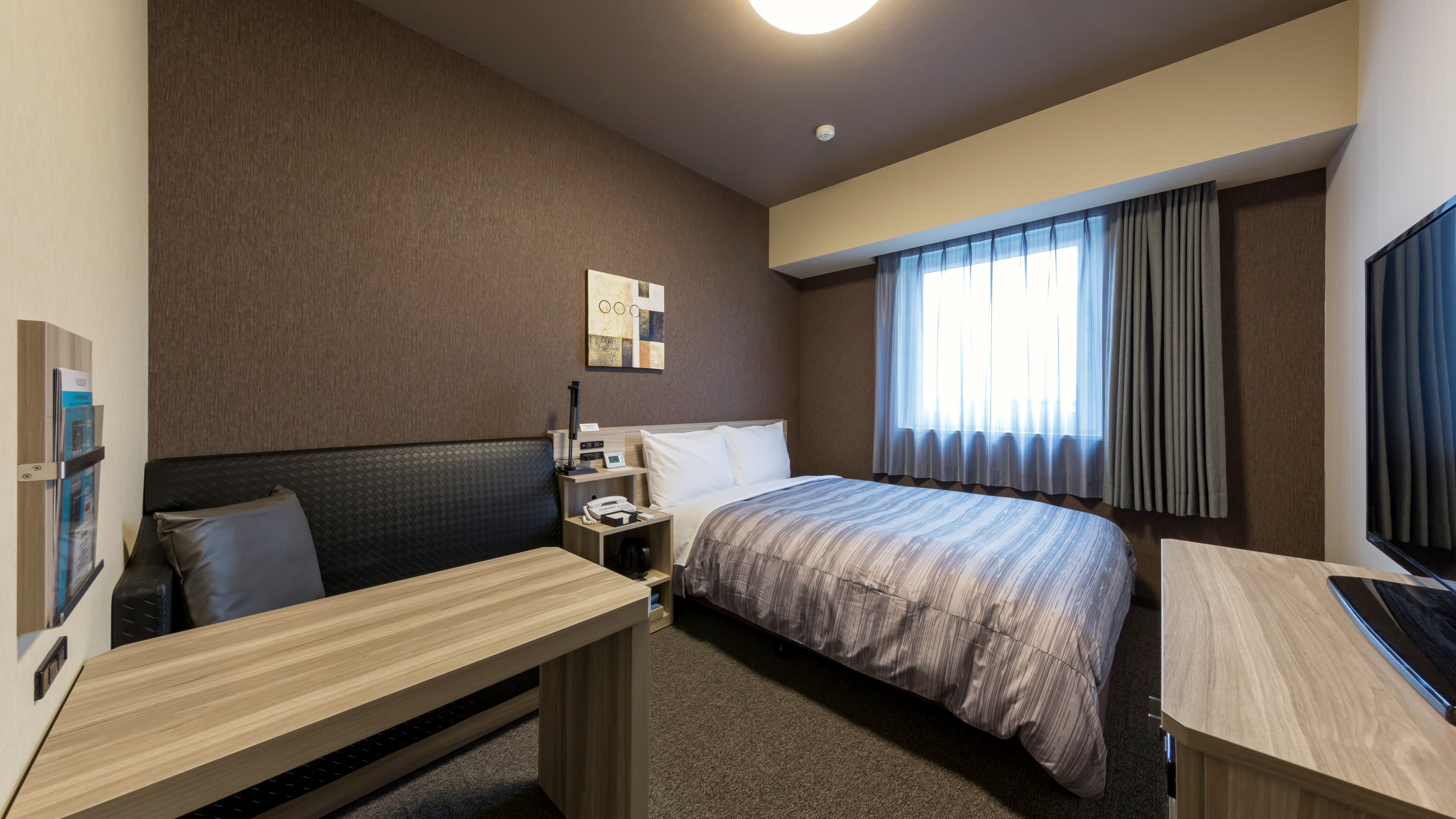 Standard semi-double room: bed width 140 & times; 200