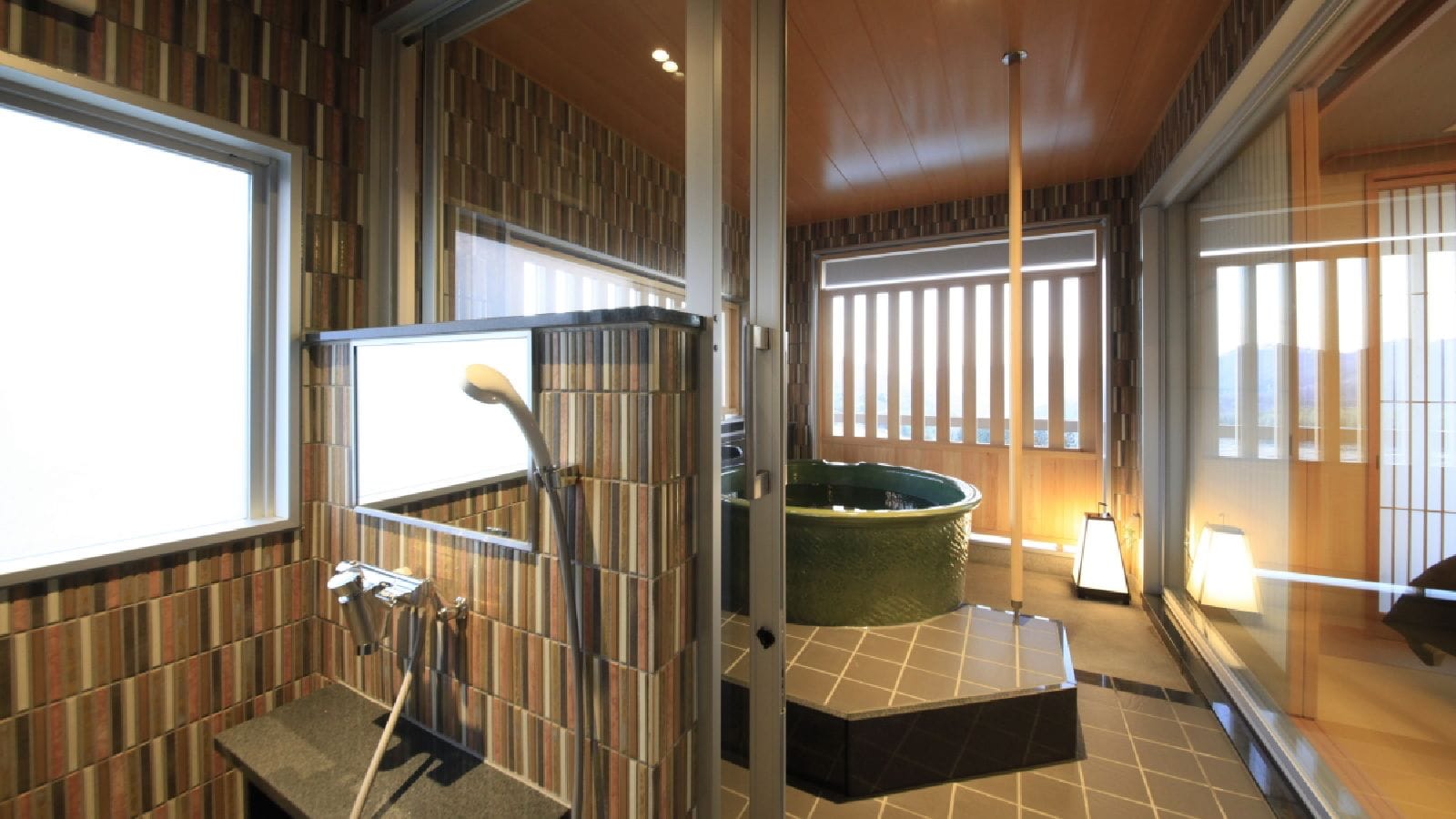 [With open-air bath on the top floor] 3 Simmons bed + open-air bath with free-flowing source + shower + shower toilet ... O ...