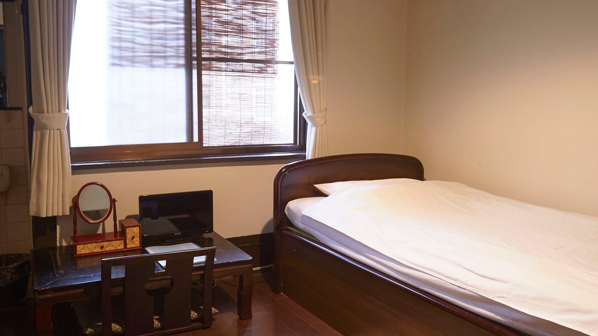 ・Japanese-style room 4.5 tatami mats (up to 1 person): 1 single bed