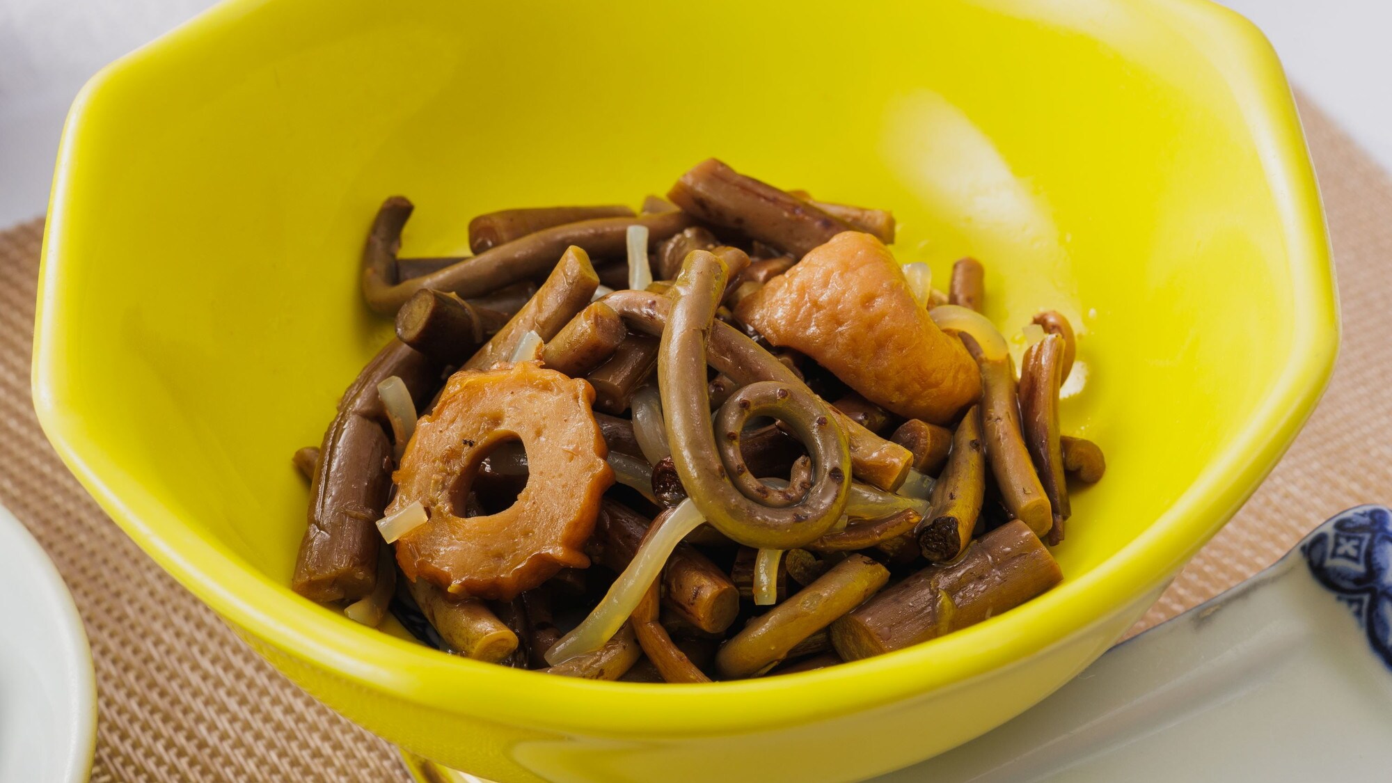 [Japanese Breakfast] Start your morning with freshly cooked rice and light side dishes.