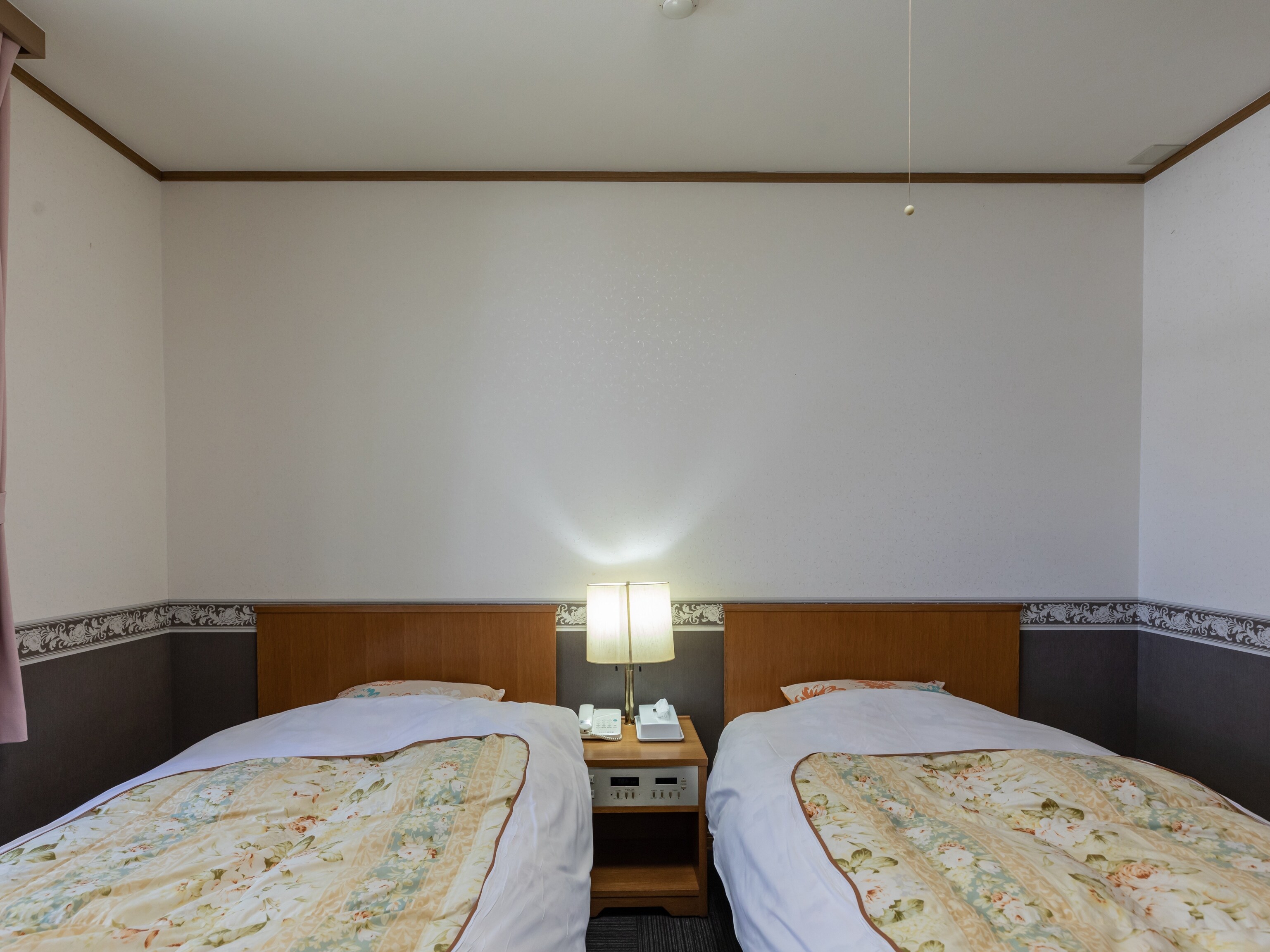 [Non-smoking] Twin room (with toilet and shared bathroom)