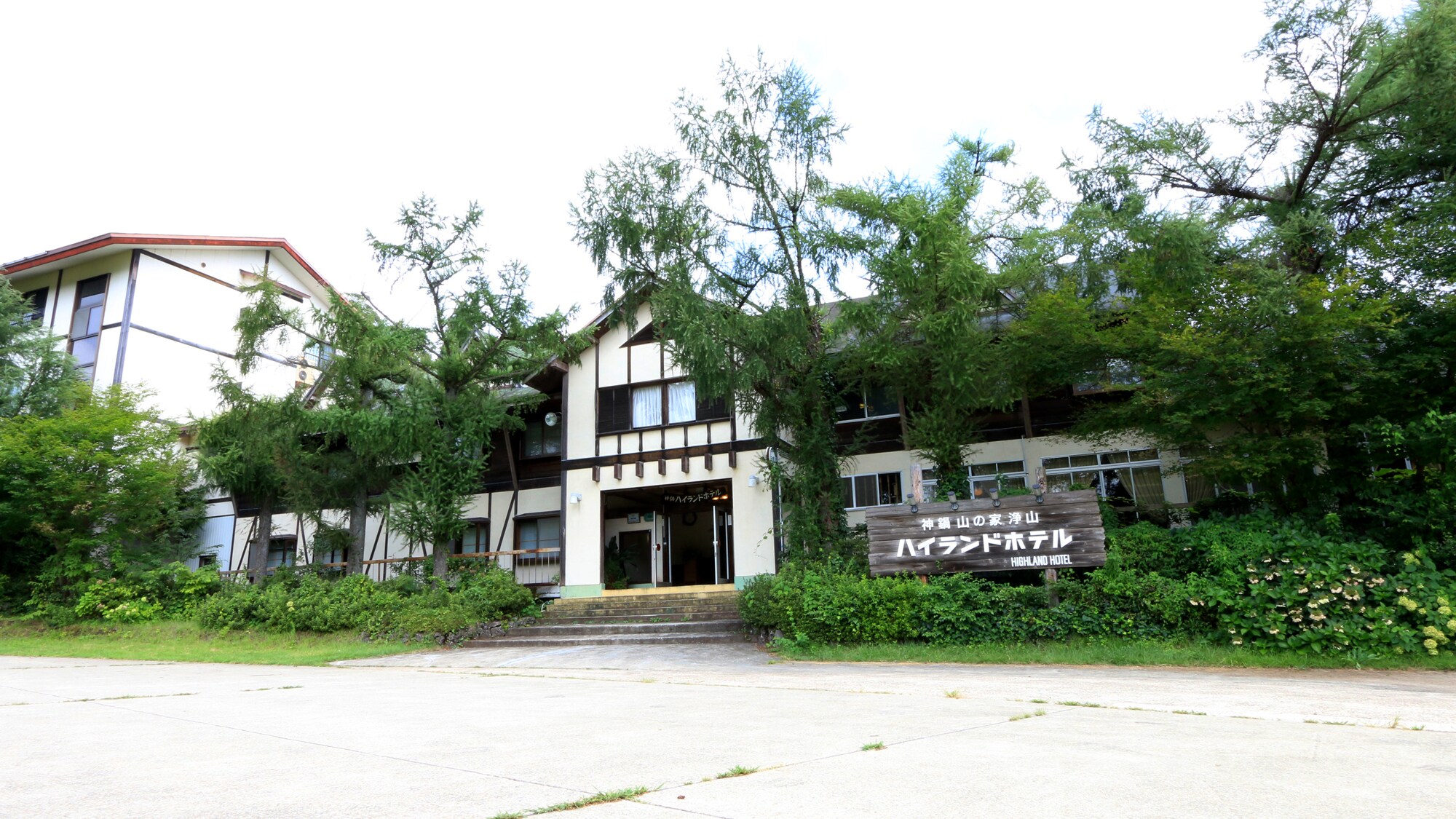 The hotel is right in front of UP Kannabe.