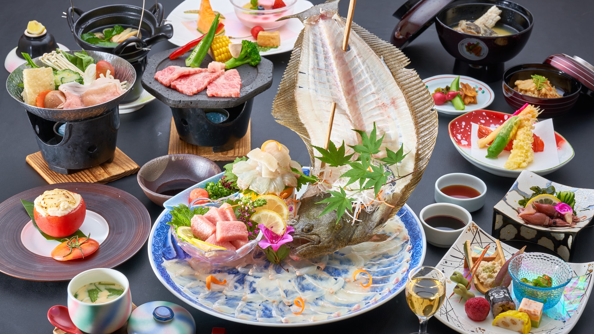 【長者会席/一例】黒毛和牛の陶板焼き・ヒラメのお造り・ロブティルの天ぷらの豪華三食材の会席です。